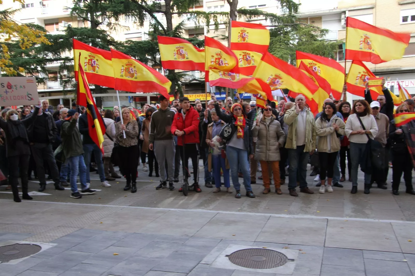 Concentración contra el acuerdo entre PSOE y Junts
