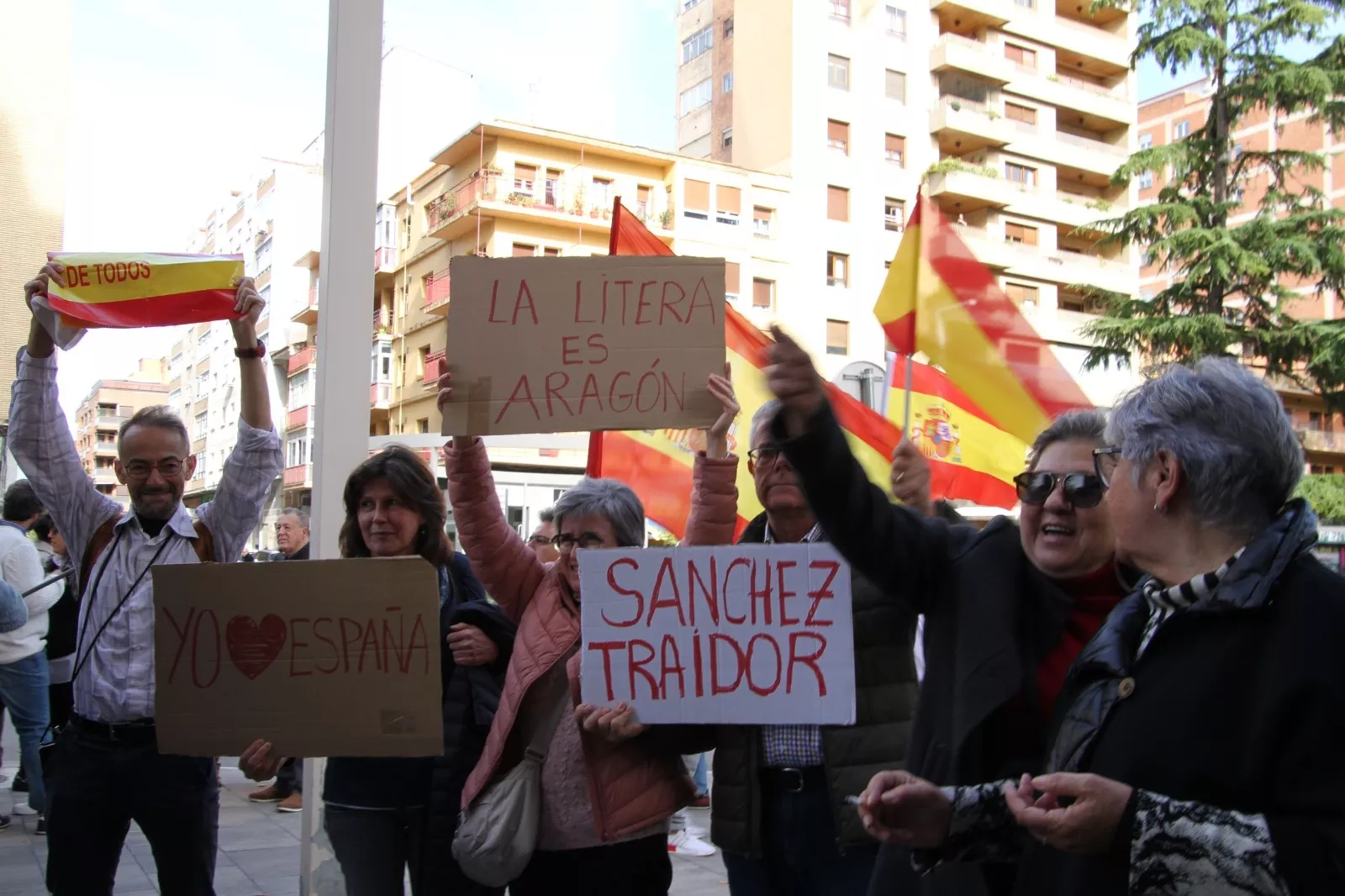 Concentración contra el acuerdo entre PSOE y Junts