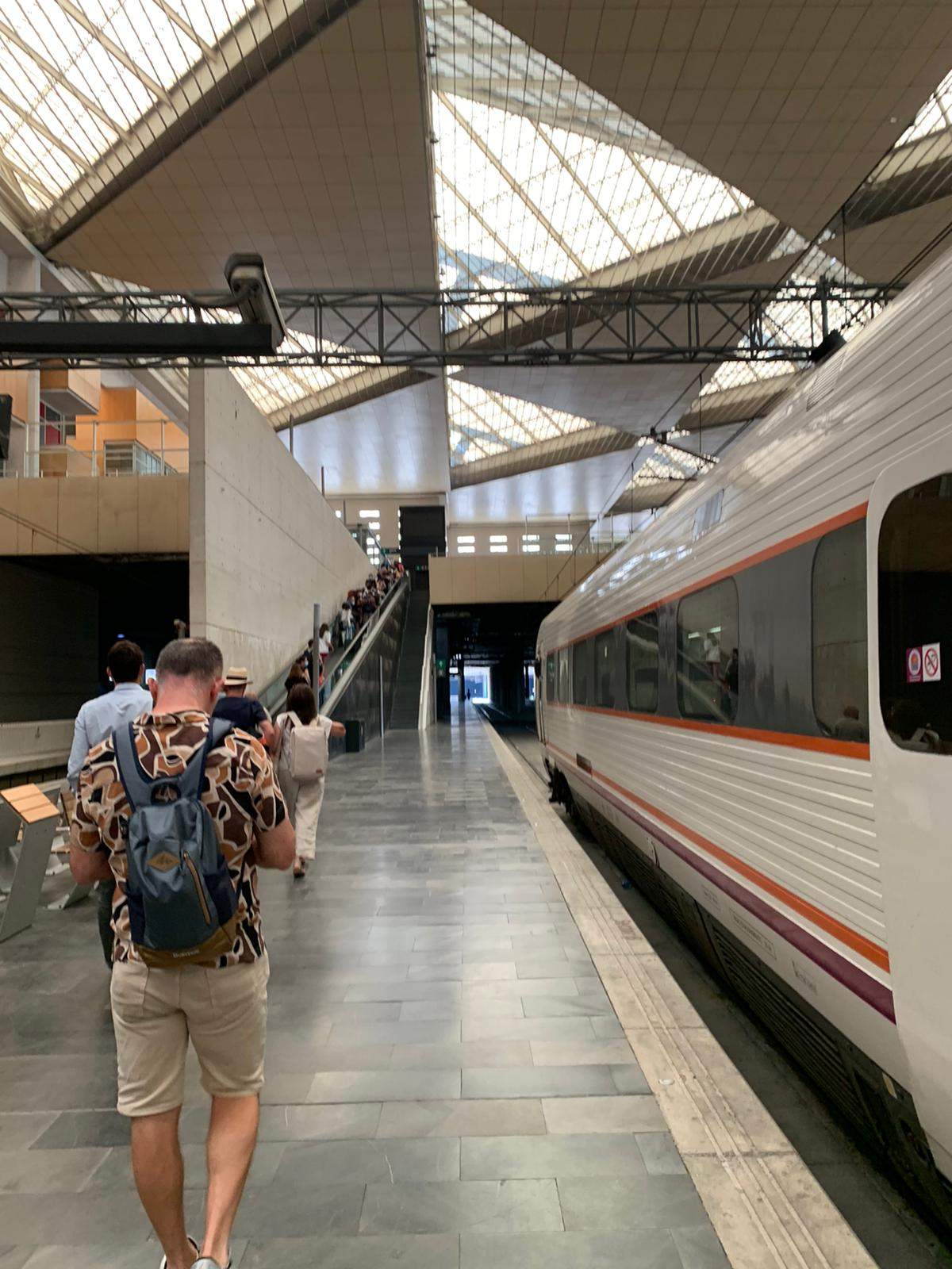 Los abonos con descuento del 50 % se aplican al AVE de Huesca a Zaragoza.