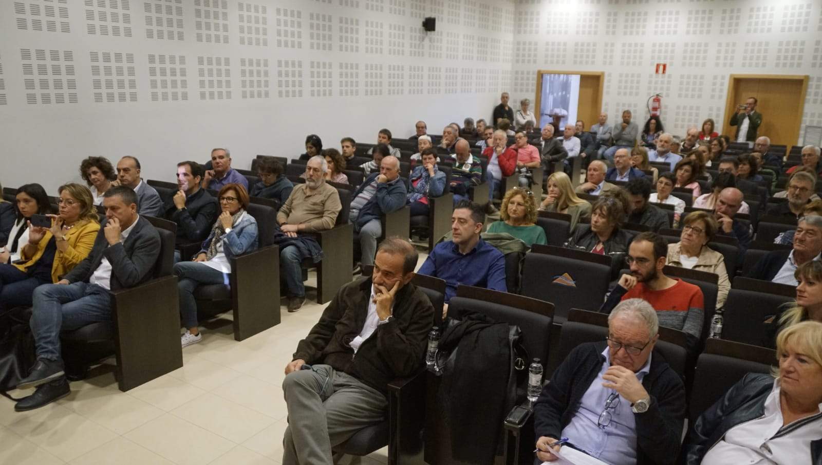 Salón de actos de la Comarca donde se ha celebrado la jornada del PSOE sobre la sanidad en el medio rural.