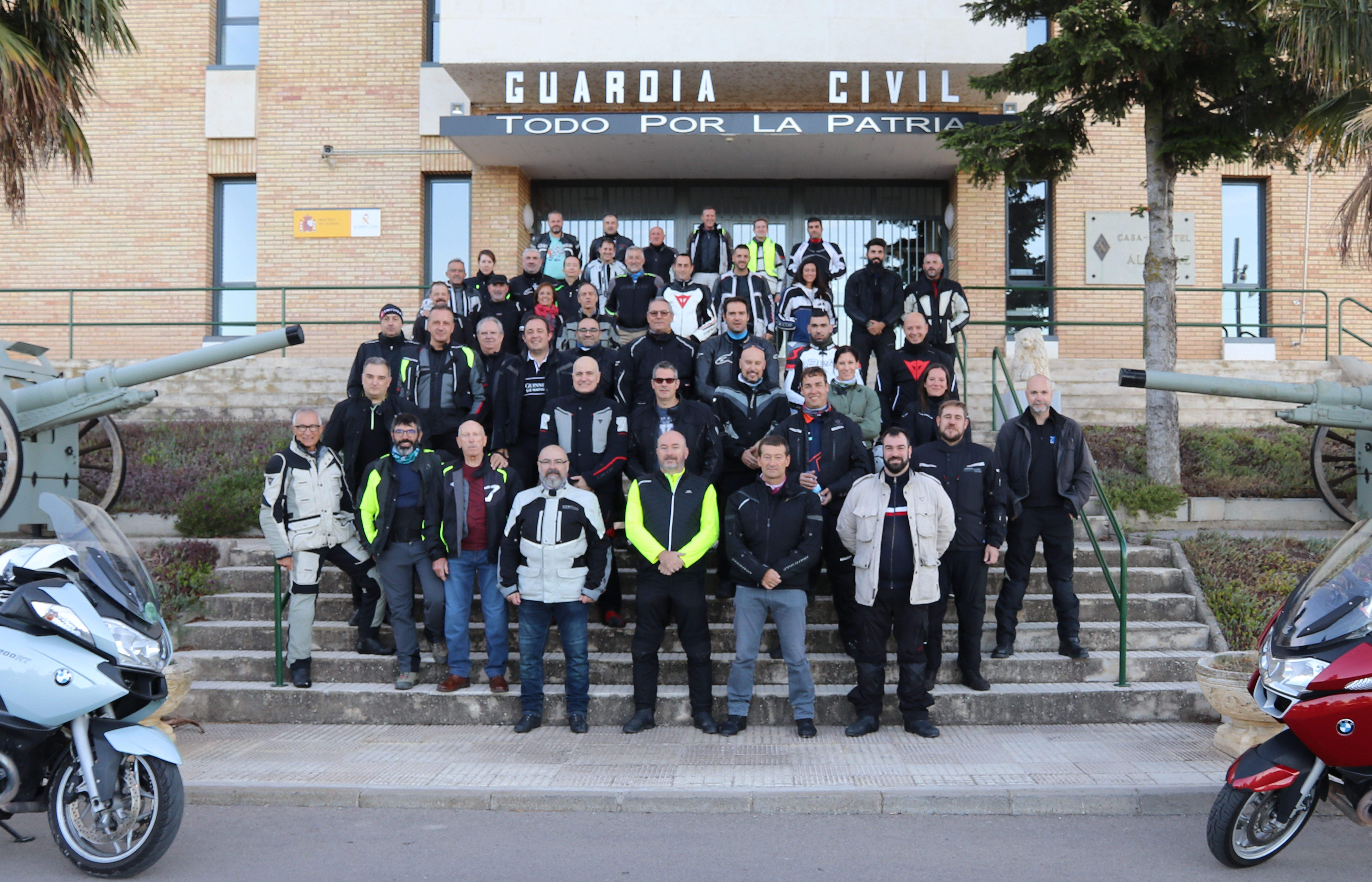 Participantes en la ruta motera de la Guardia Civil de Huesca