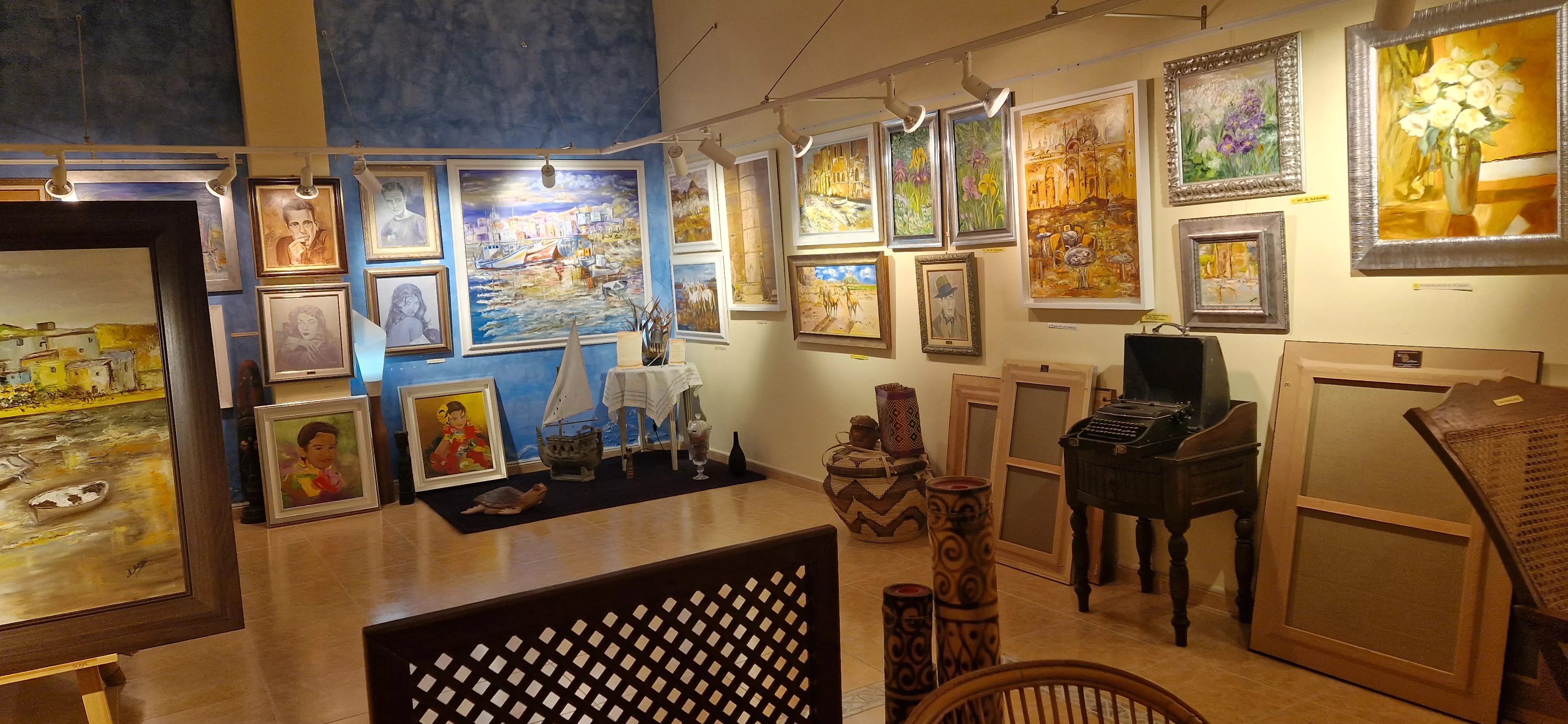 Obras de Ana María Pueyo en la galería Iris, noviembre 2023. Foto Myriam Martínez