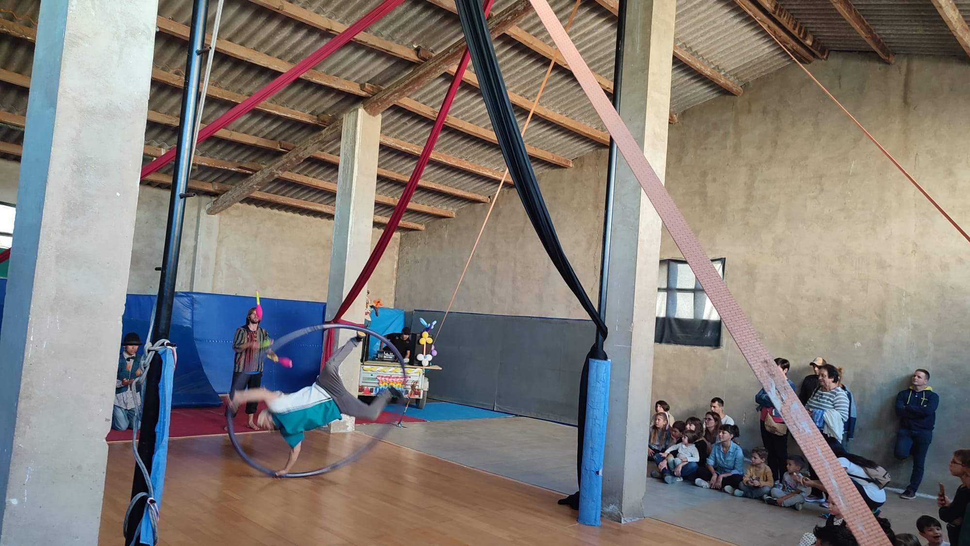 Ejercicios acrobáticos en Artmósfera. FOTO: JOSE ESPINOSA