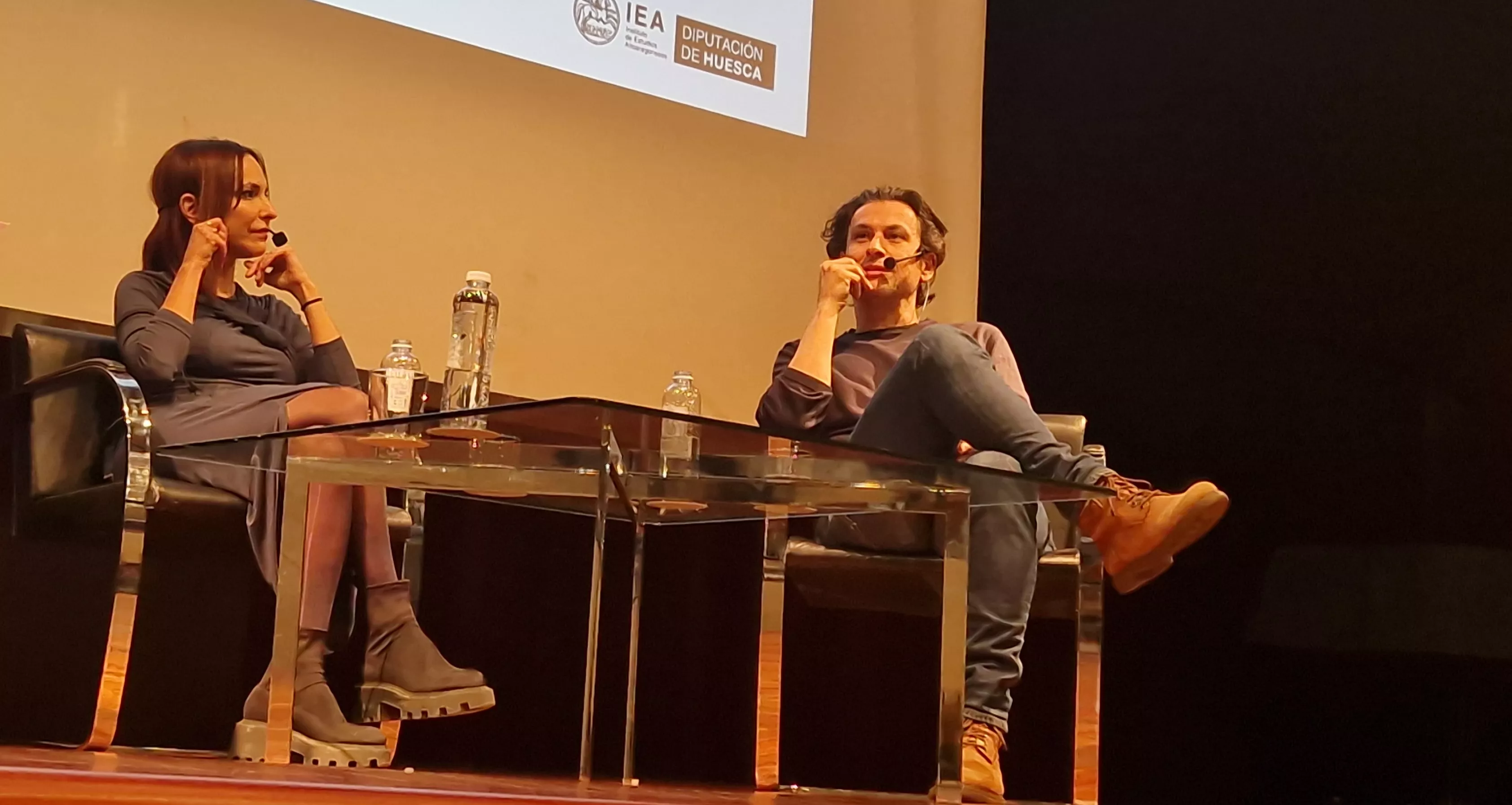 Rodrigo Cortés y Paula Ortiz, en la Diputación de Huesca. Foto Myriam Martínez