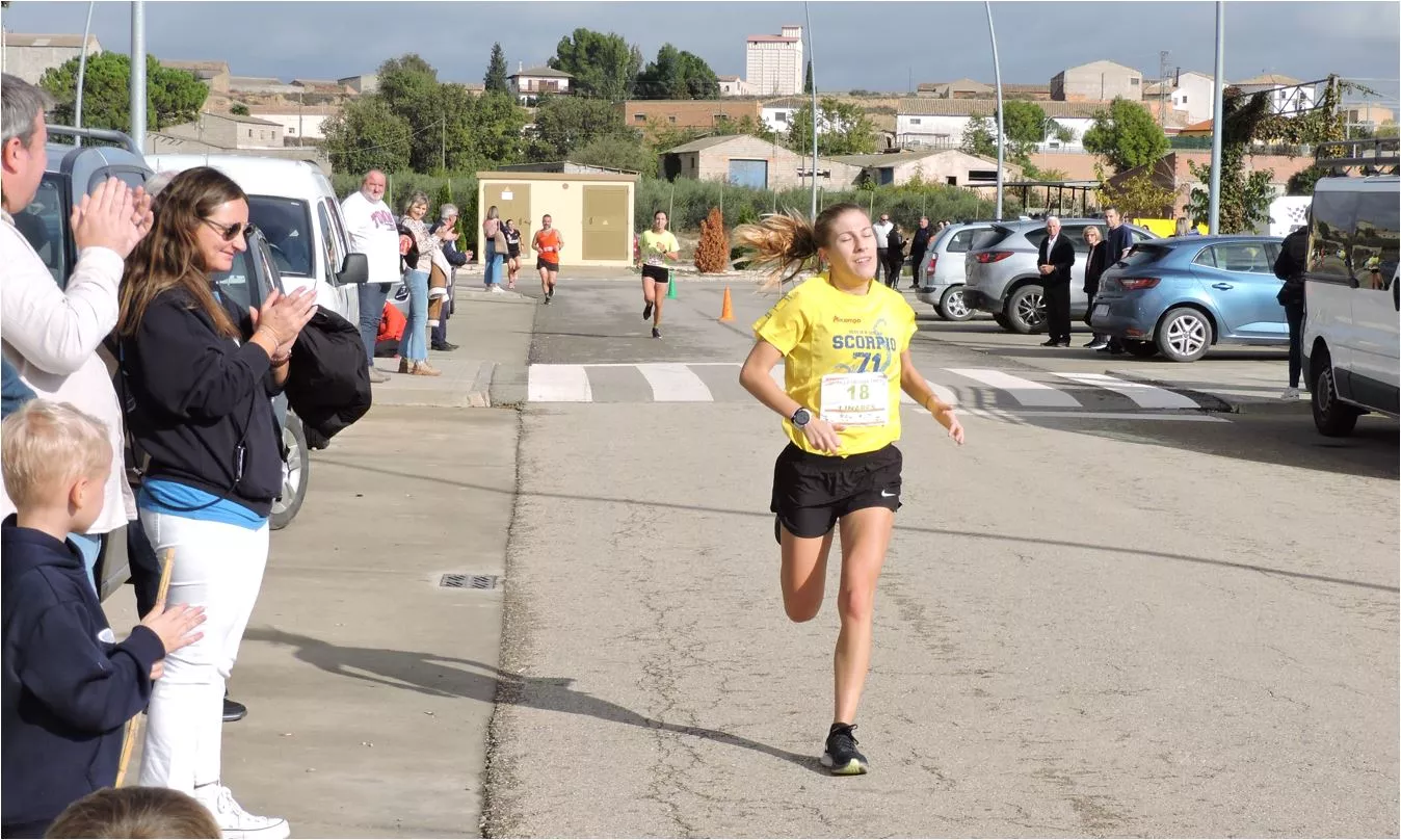 Isabel Linares llegando a meta