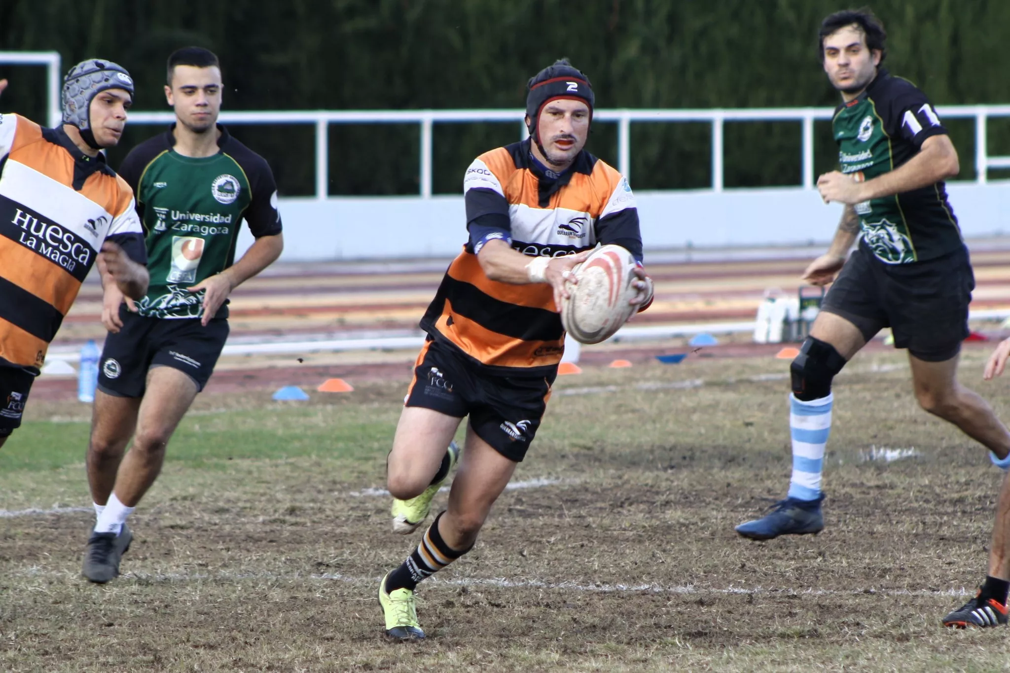 Un momento del partido entre Quebrantahuesos y Unizar Zaragoza.