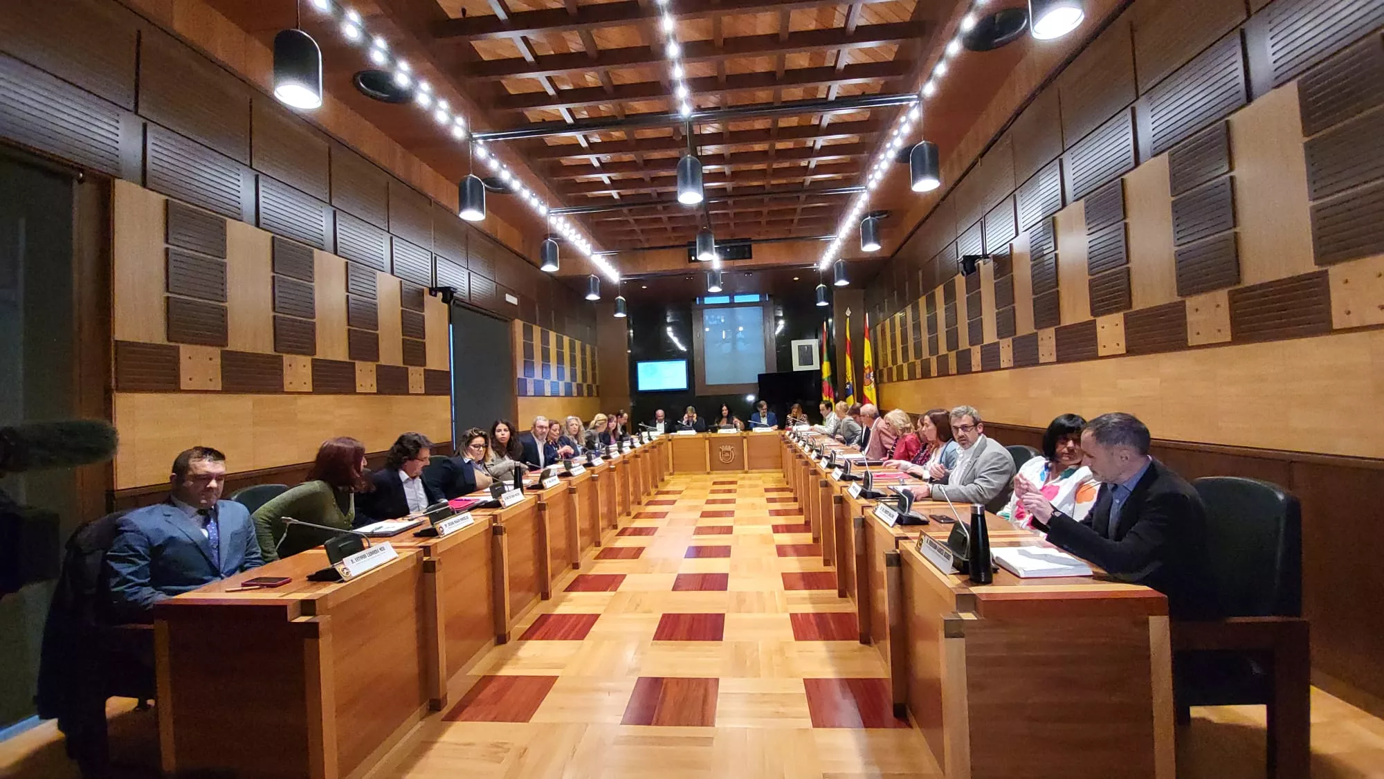 Imagen de un Pleno extraordinario celebrado por el Ayuntamiento de Huesca.