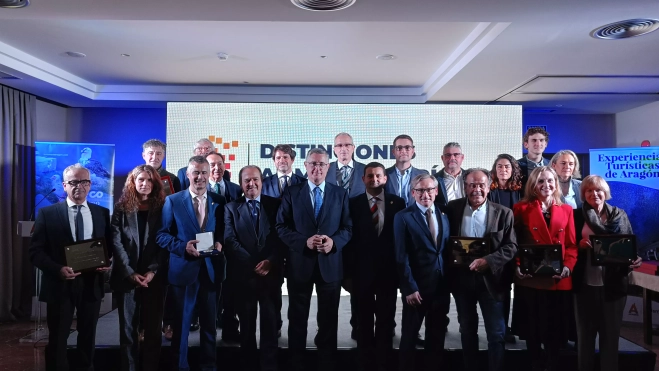 Foto de familia de la entrega de las máximas distinciones turísticas de Aragón, celebrada en el parador de Alcañiz. Foto de familia de la entrega de las máximas distinciones turísticas de Aragón, celebrada en el parador de Alcañiz.