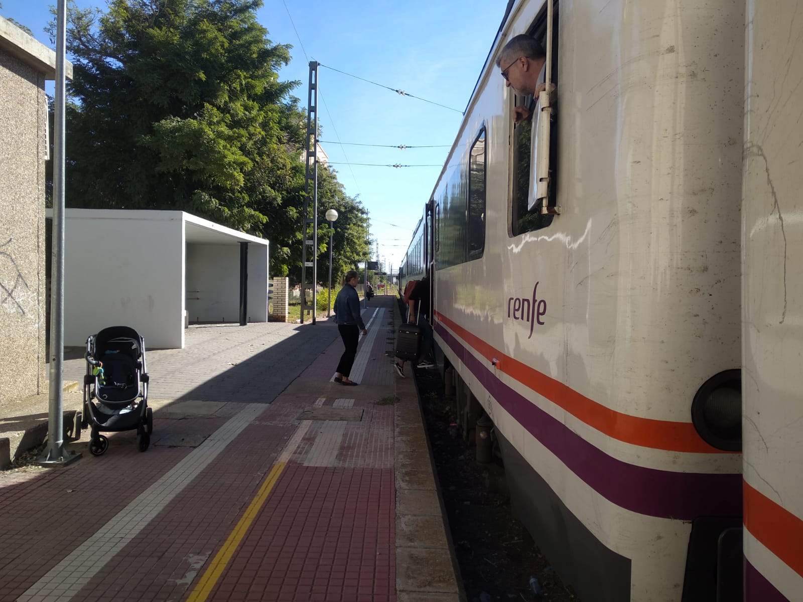 Renfe prohíbe el acceso de patinetes eléctricos en todos sus trenes de viajeros.