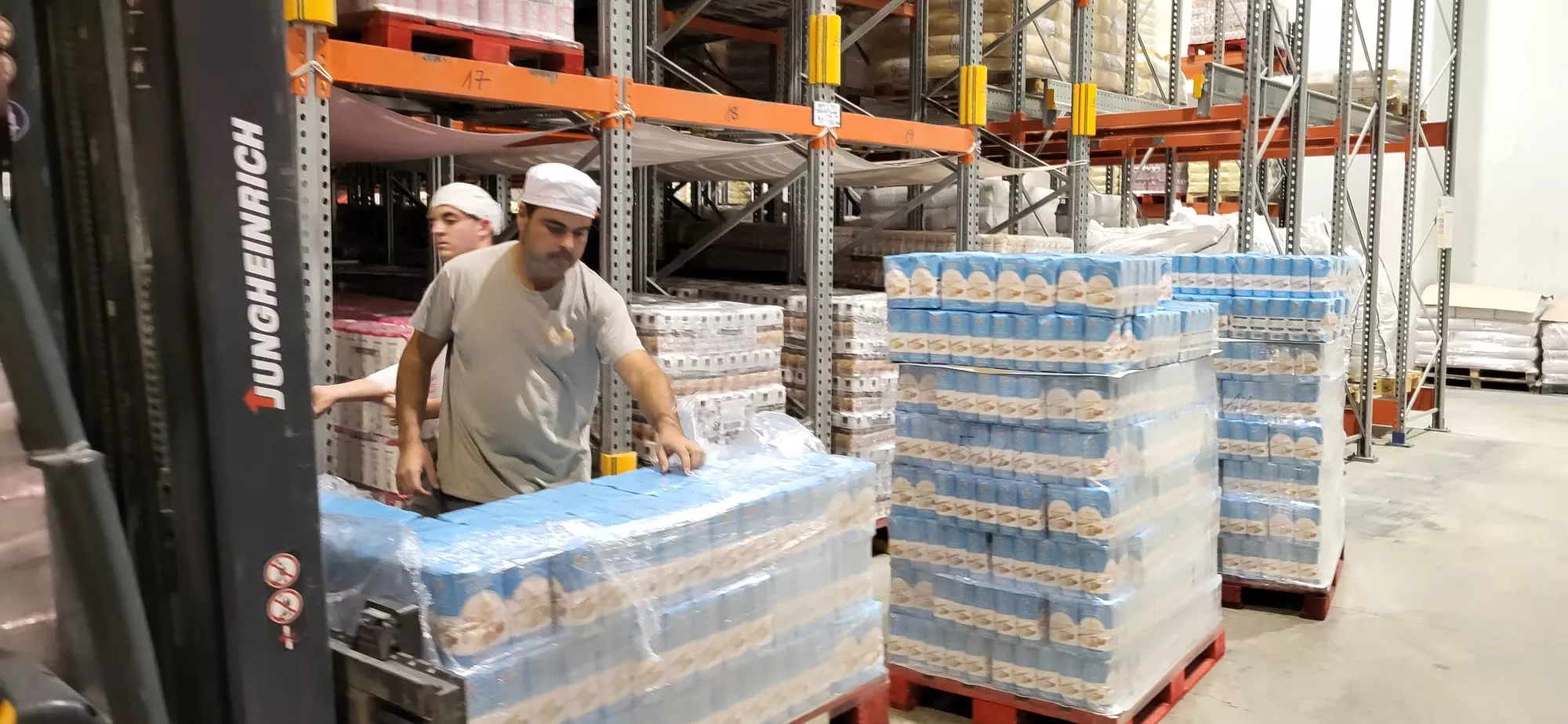 Reunión de Mar Vaquero en Harineras Villamayor con el Foro Huesca Empresarial