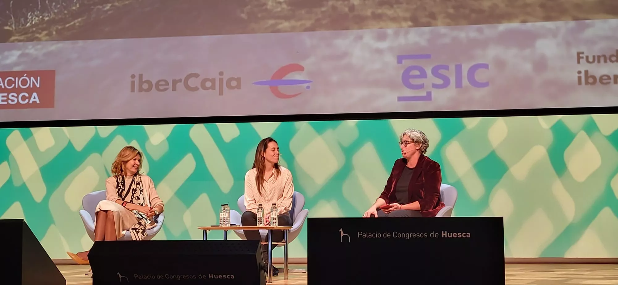 Esther Burges, Beatriz Crespo y Cristina Aranda en el SIE