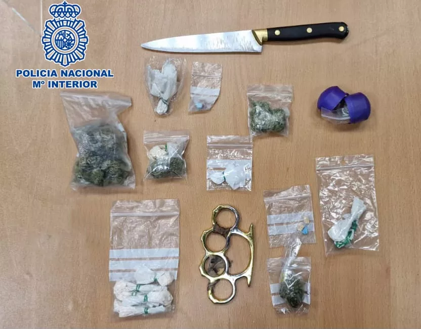 Sustancias y objetos peligrosos hallados durante el operativo en el Tubo de Huesca.