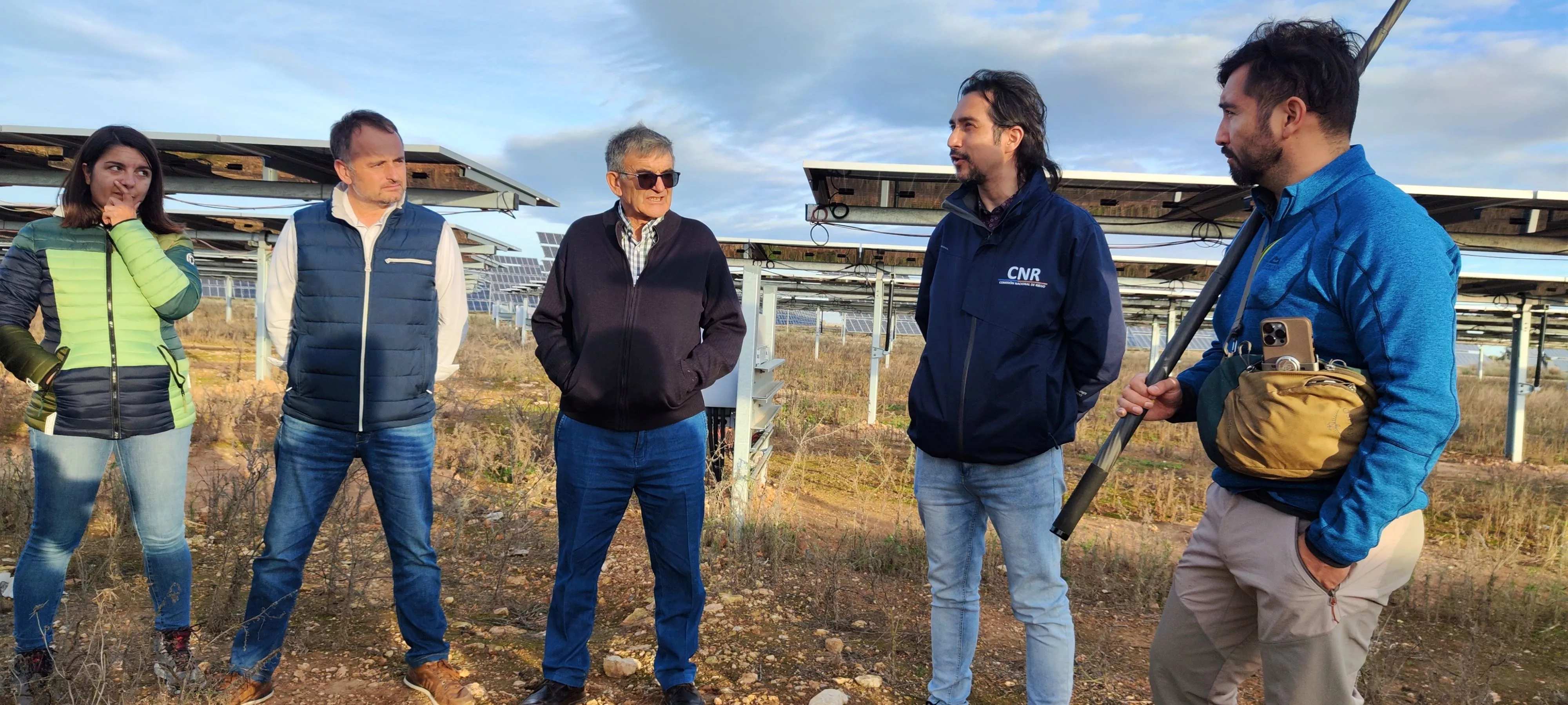 Técnicos del Gobierno chileno conocen las soluciones tecnológicas de los regantes de Lasesa.