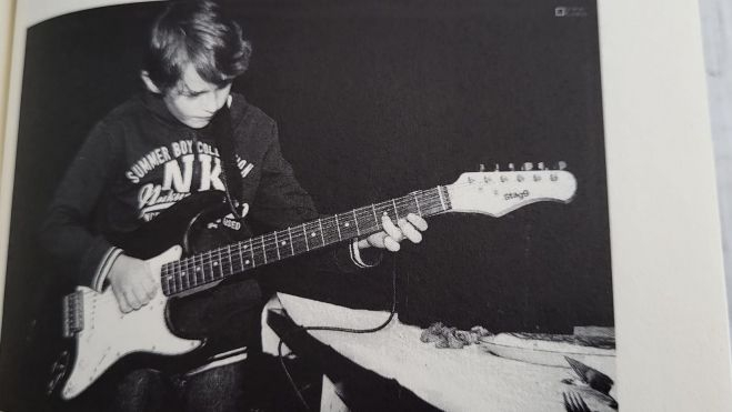 Samu fue durante un tiempo guitarrista