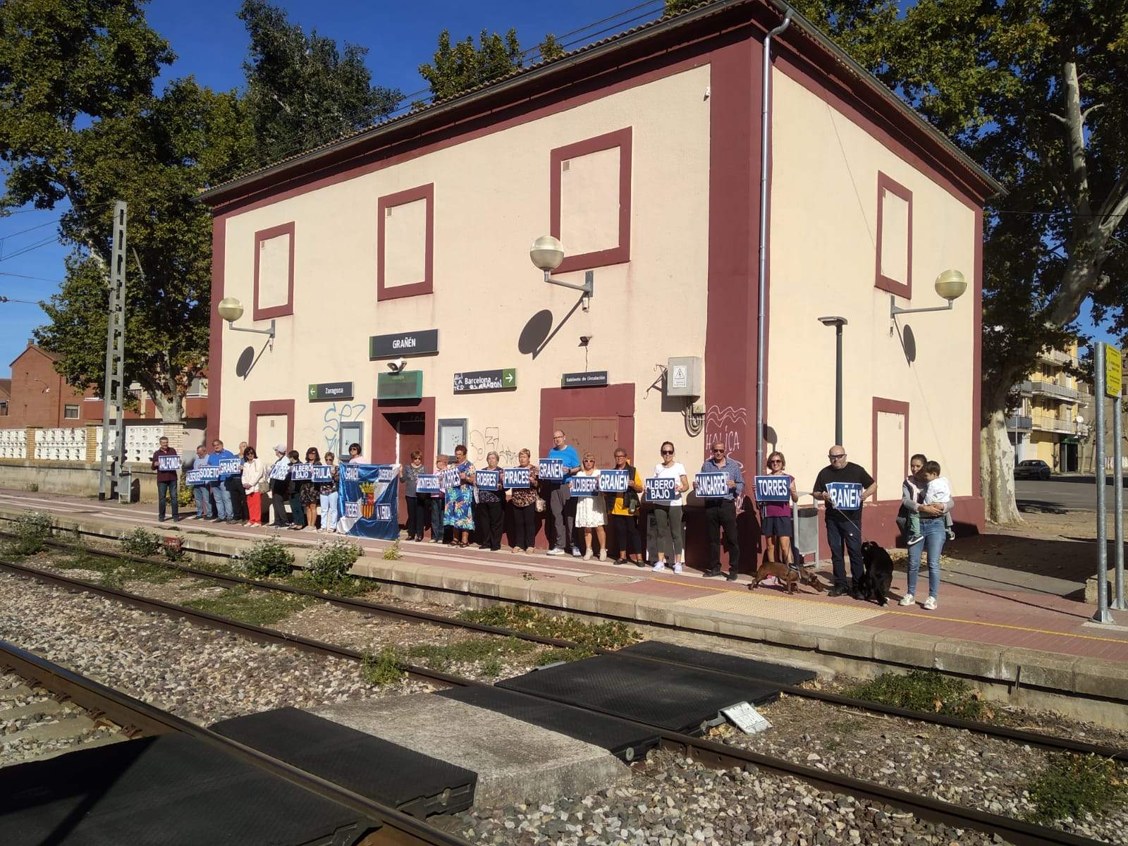 Manifestación de esta domingo en Grañén de Monegros No Pierdas Tu Tren Manifestación de esta domingo en Grañén de Monegros No Pierdas Tu Tren