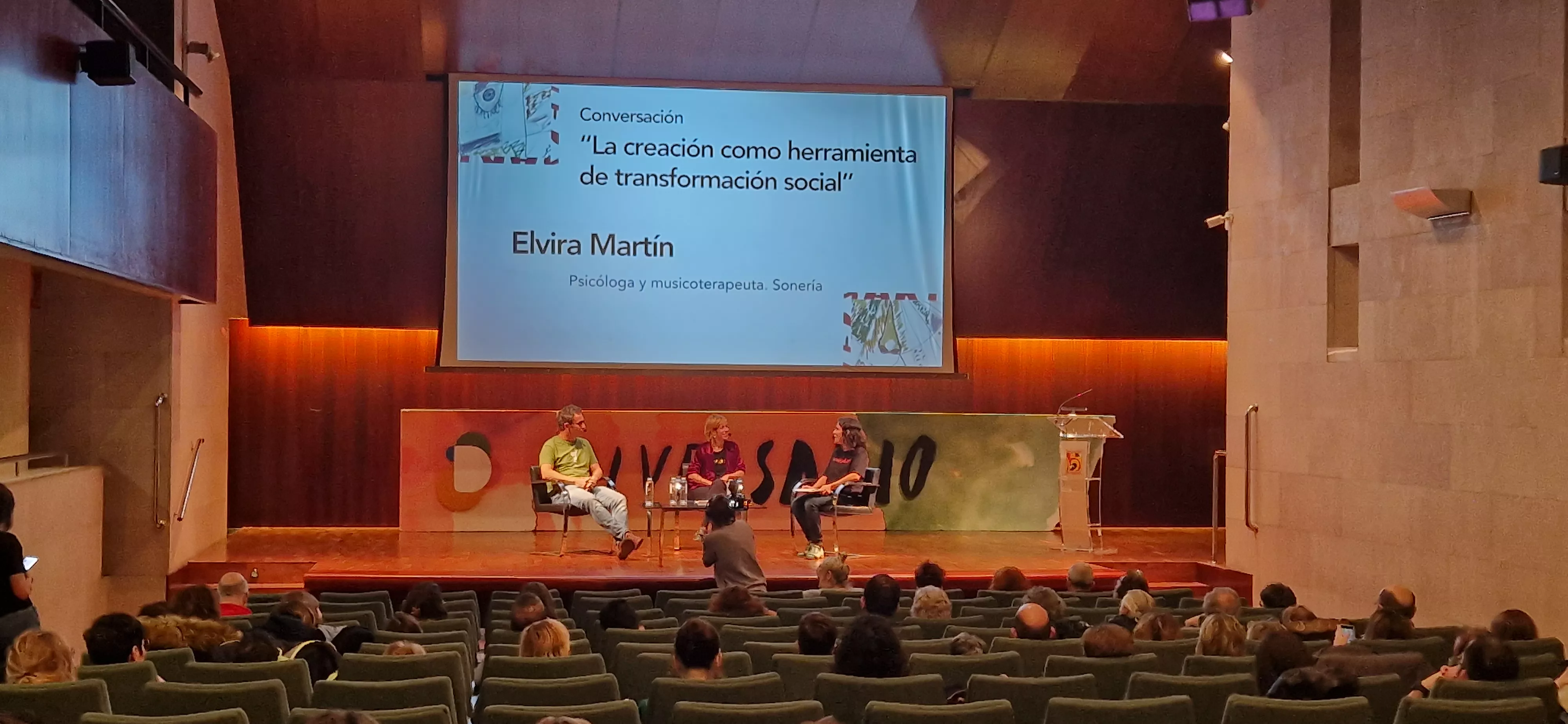 mesa de experiencias de Diversario con Violeta Fatás, Manel Anoro y Elvira Martín. Foto Myriam Martínez
