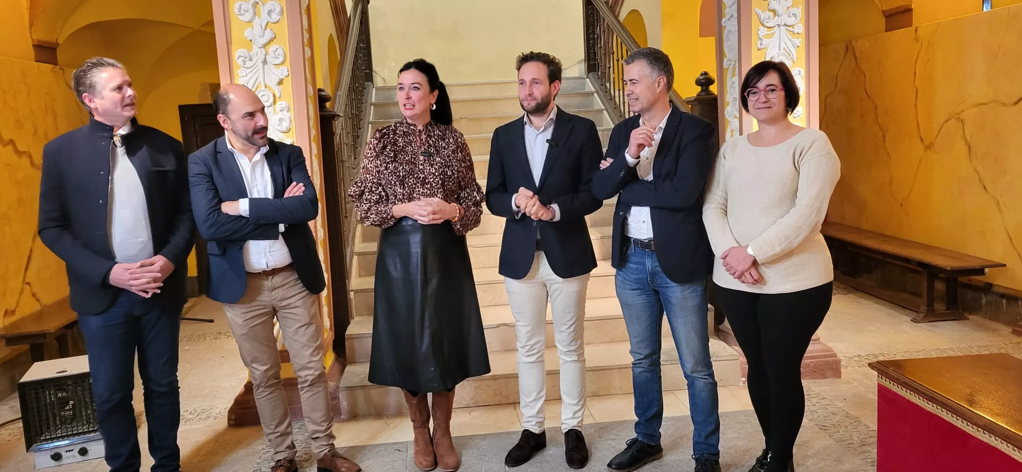 Lorena Orduna, con otros alcaldes en el Colegio Santiago
