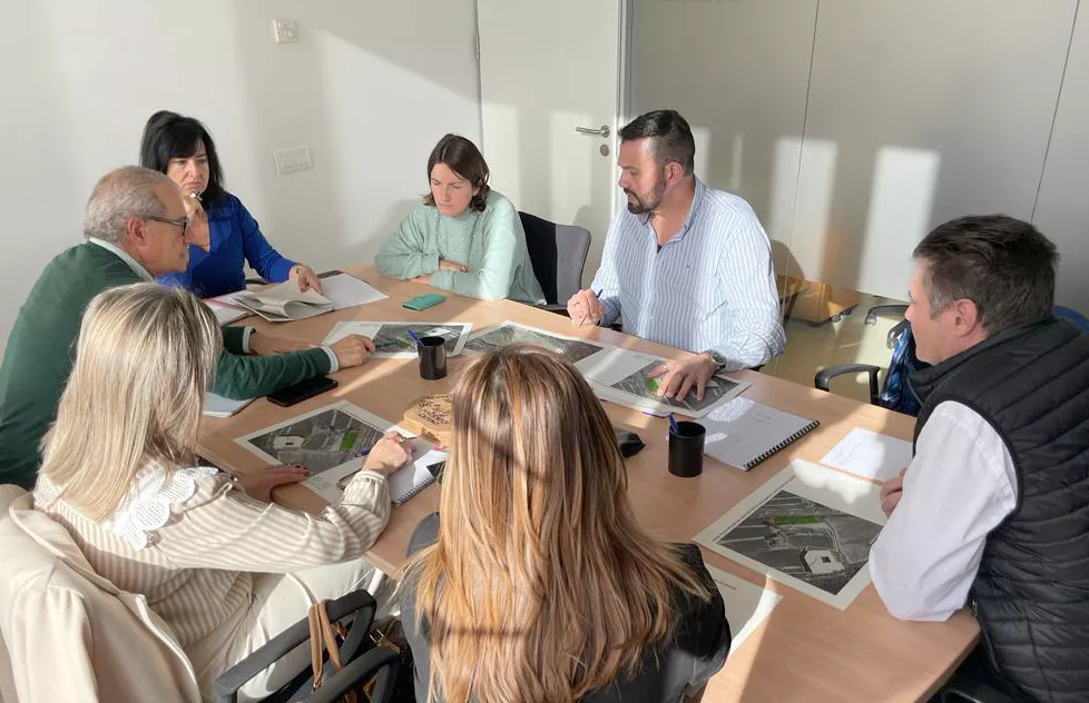 Reunión que se ha mantenido en Zaragoza con la directora general de Patrimonio Cultural, Gloria Pérez. 
