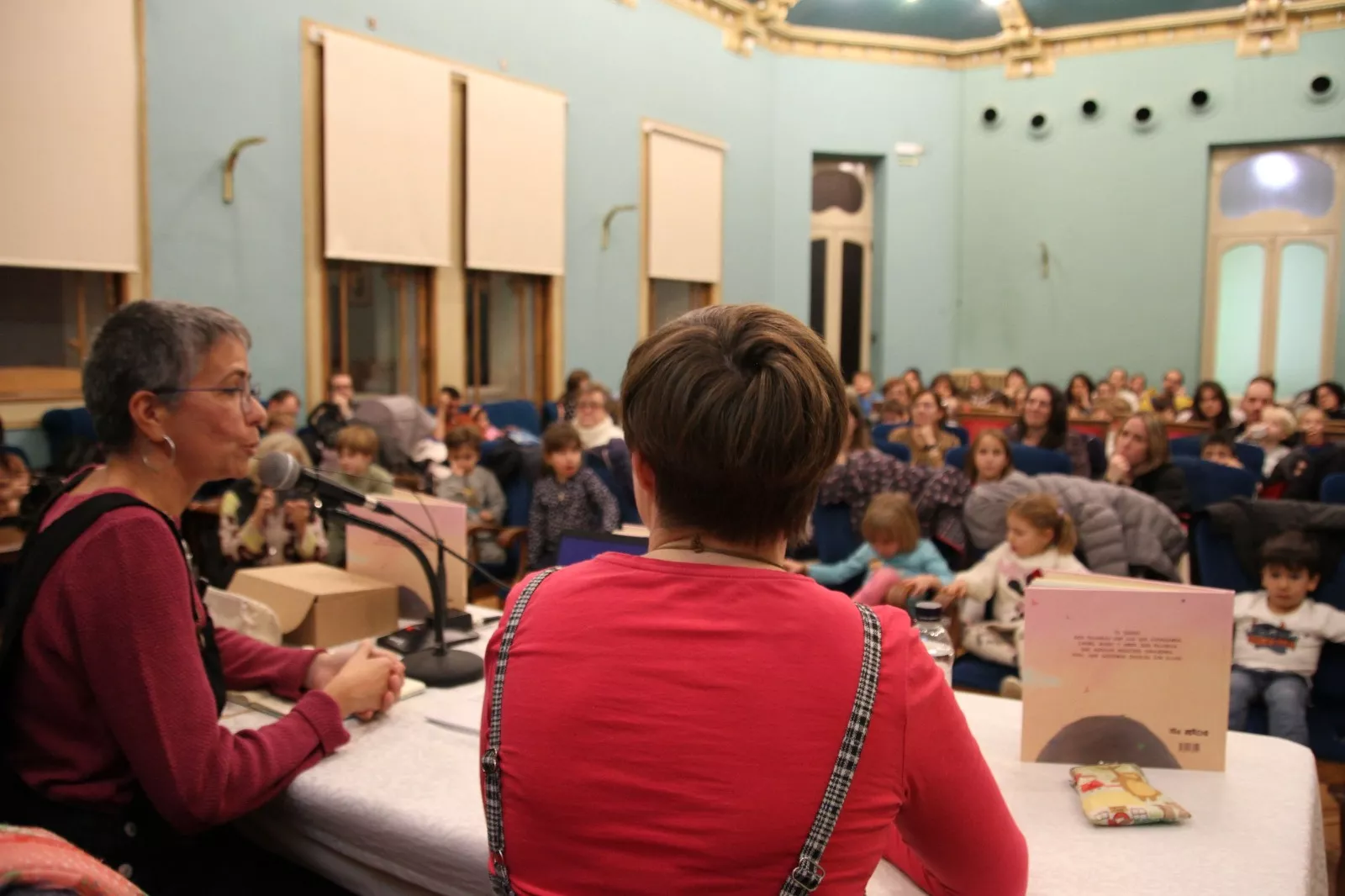 Presentación del libro de Sandra Araguás y Rosa Mai "¿Te quiero qué?". Foto Carlos Neofato