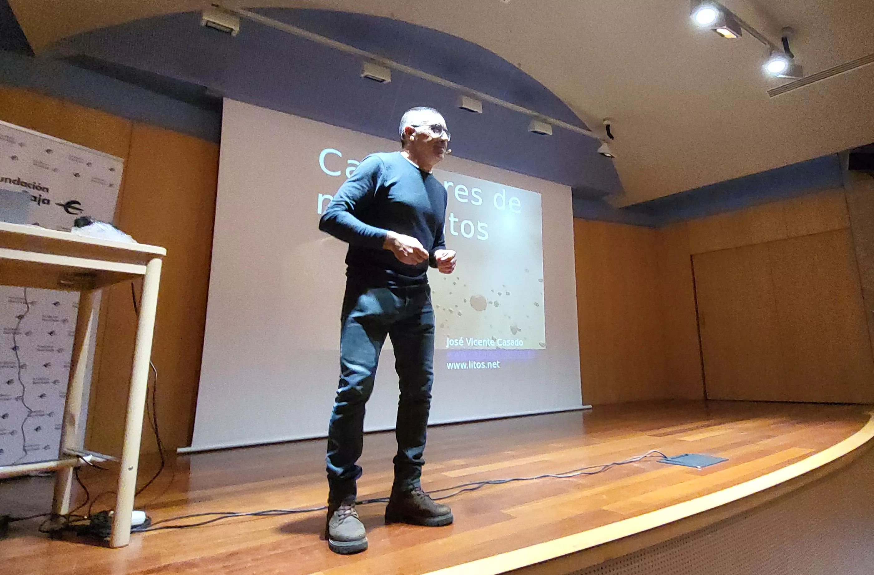 José Vicente Casado ofreció una charla sobre los meteoritos. Foto Mercedes Manterola