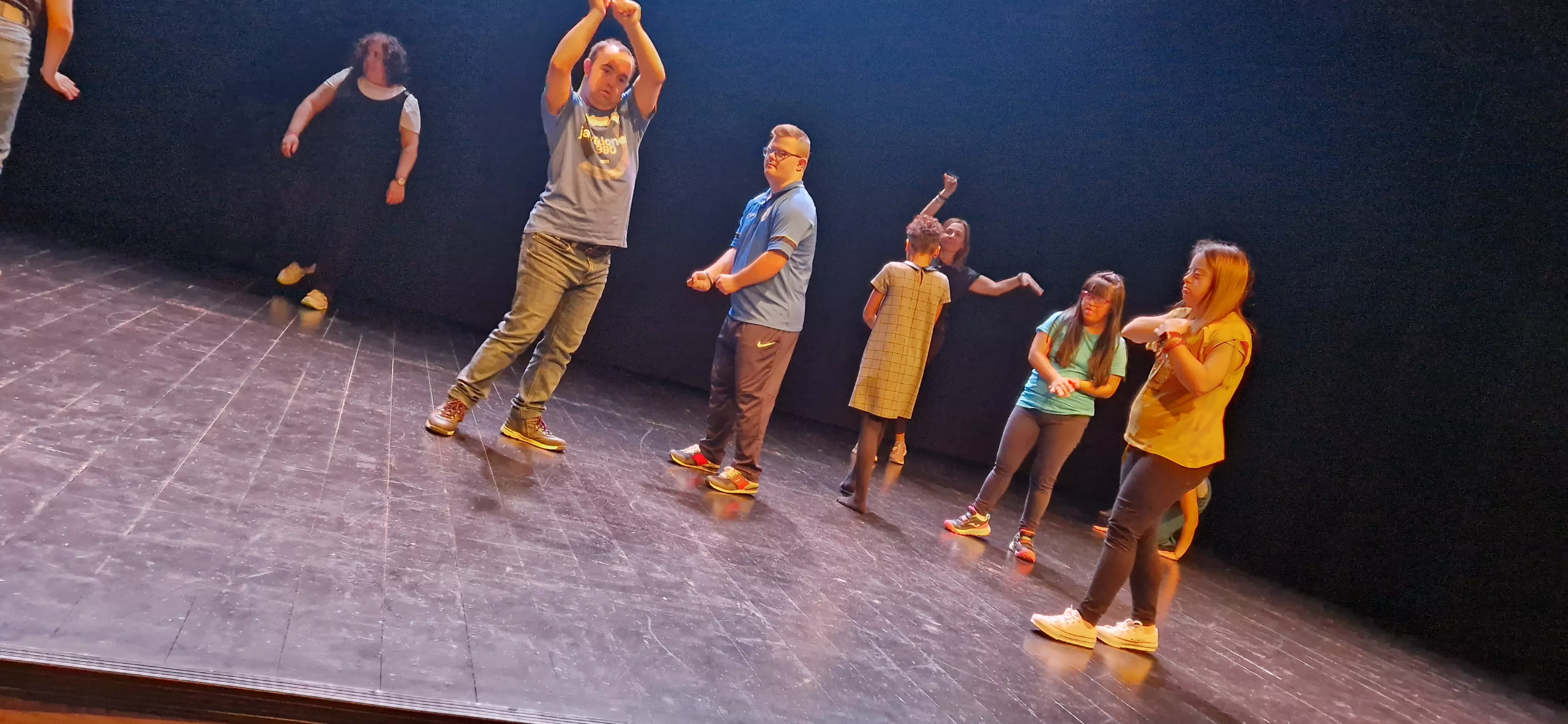 Exhibición del laboratorio de danza en Diversario 2023. Foto Myriam Martínez