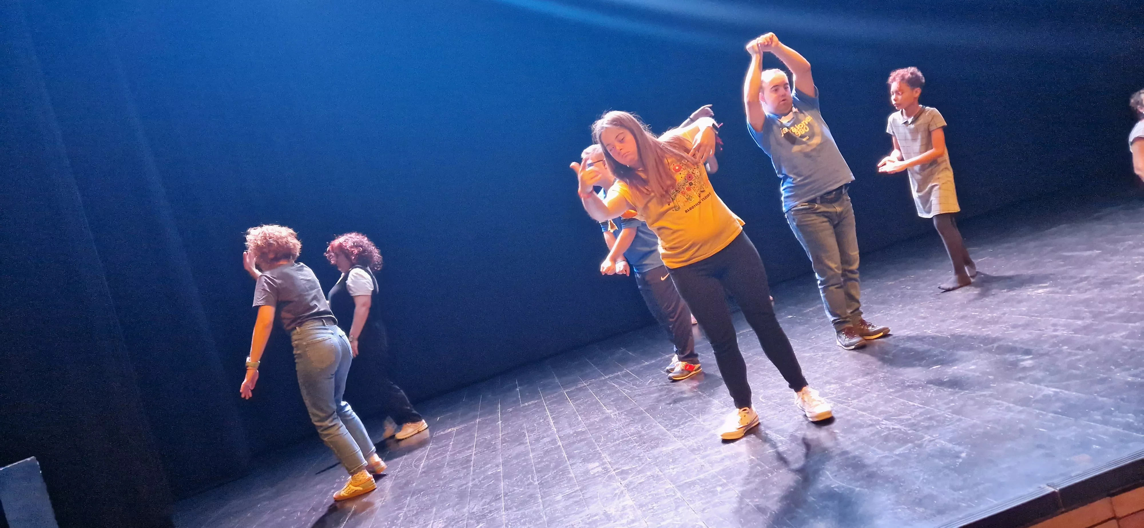 Exhibición del laboratorio de danza en Diversario 2023. Foto Myriam Martínez