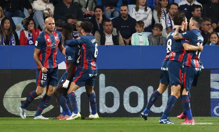 Imagen de la celebración del gol de Obeng