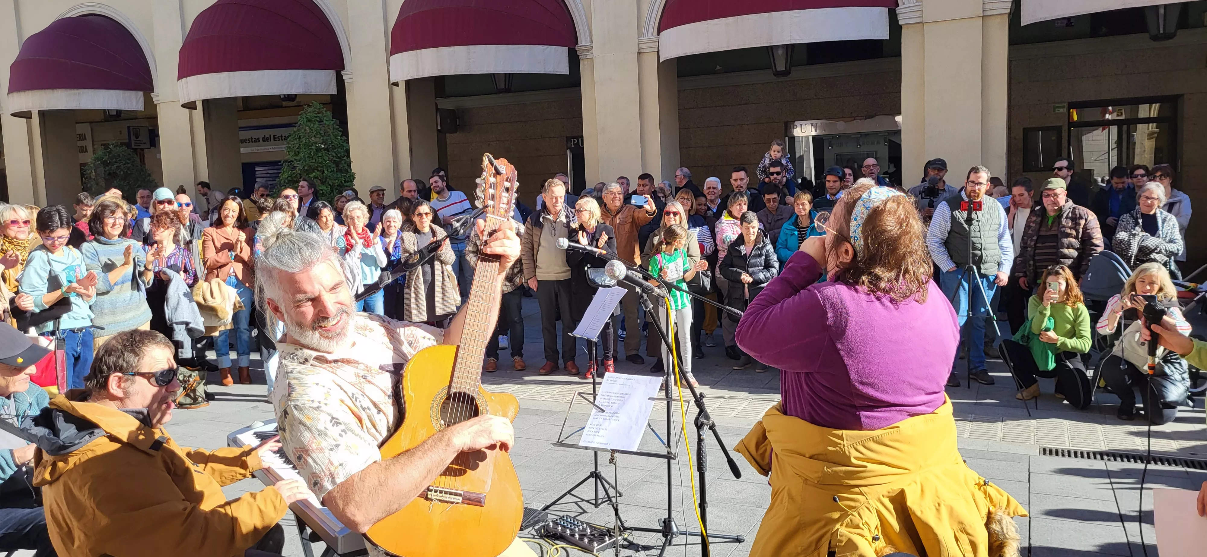 Actuación del Coro de Arcadia y La Remós Band en la clausura de Diversario. Foto Mercedes Manterola