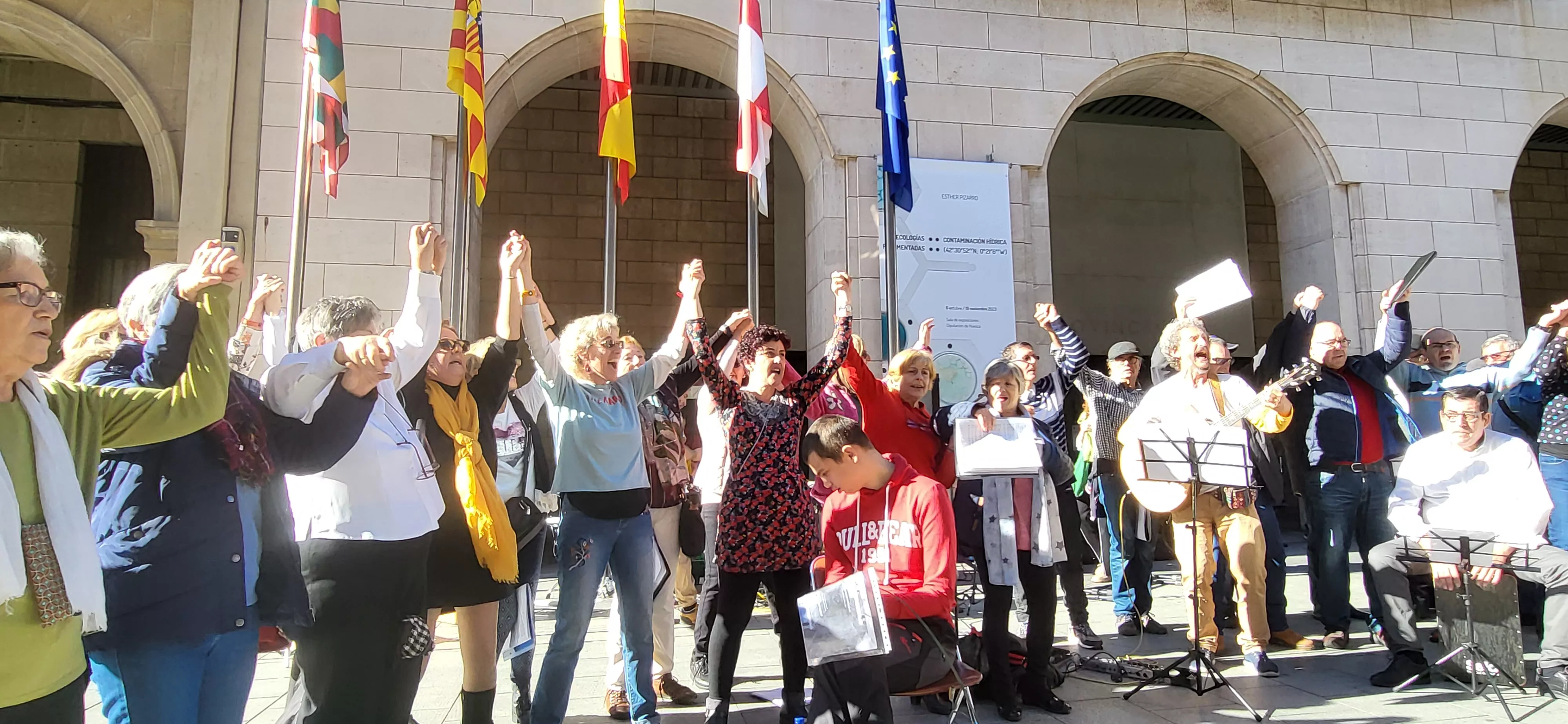 Actuación del Coro de Arcadia y La Remós Band en la clausura de Diversario. Foto Mercedes Manterola