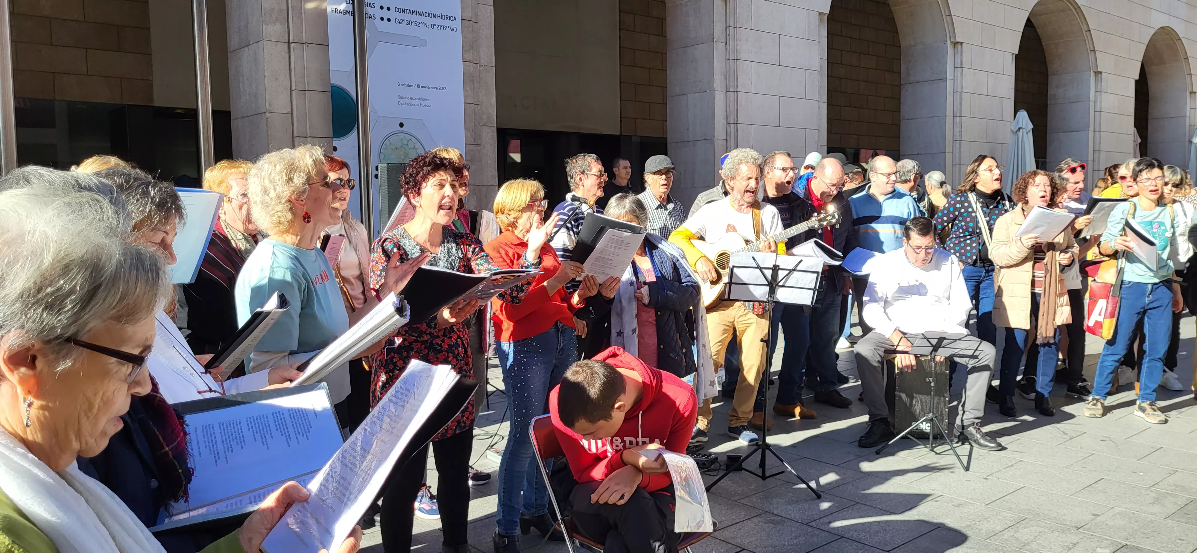 Actuación del Coro de Arcadia y La Remós Band en la clausura de Diversario. Foto Mercedes Manterola