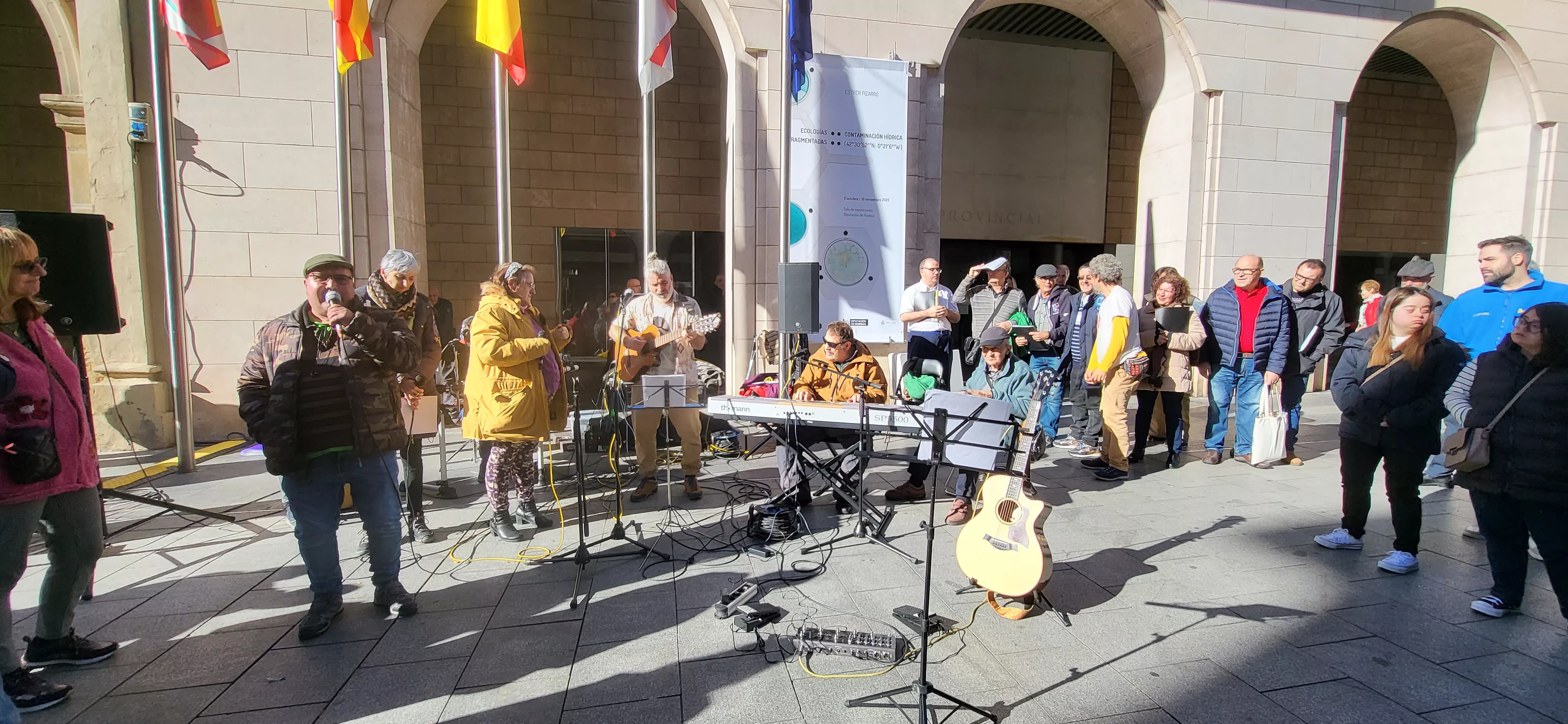 Actuación del Coro de Arcadia y La Remós Band en la clausura de Diversario. Foto Mercedes Manterola