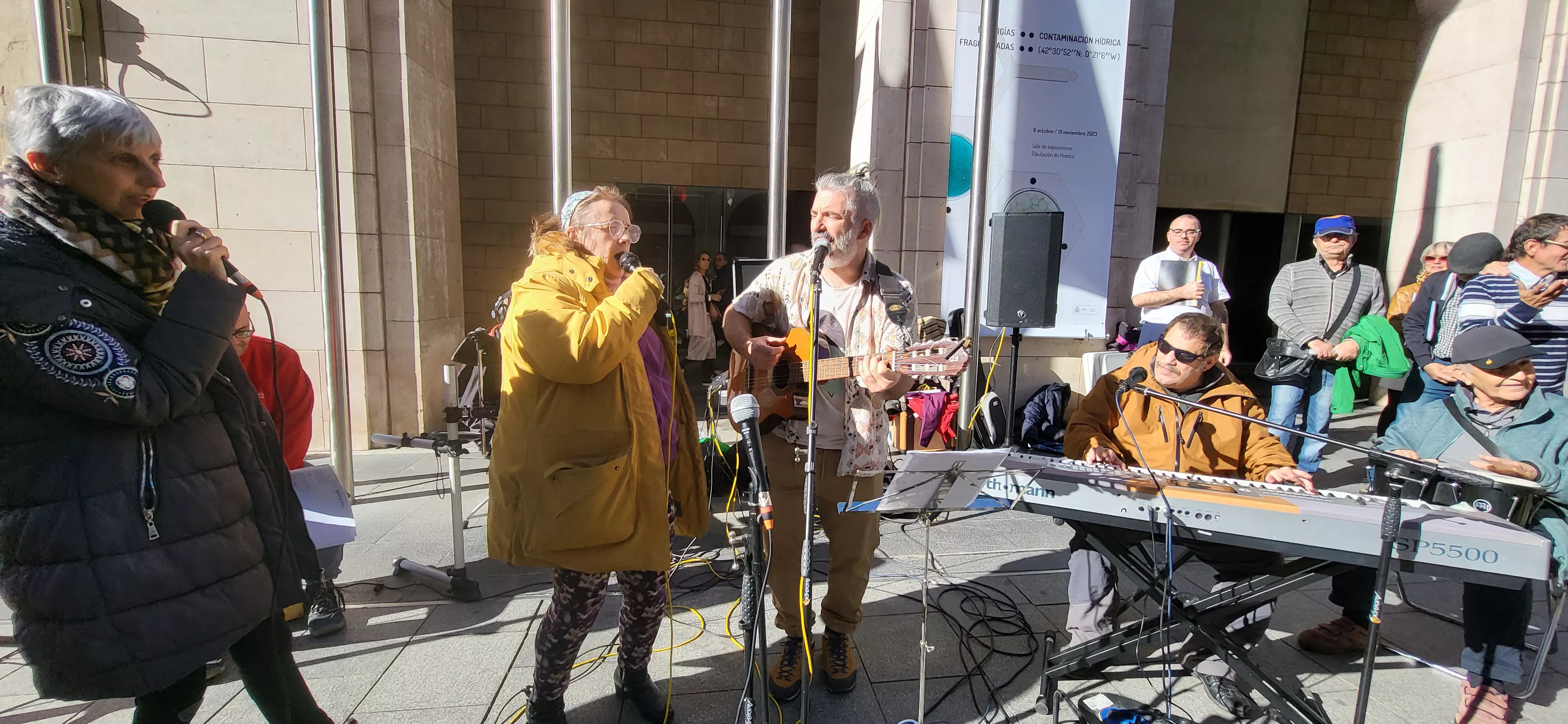 Actuación del Coro de Arcadia y La Remós Band en la clausura de Diversario. Foto Mercedes Manterola