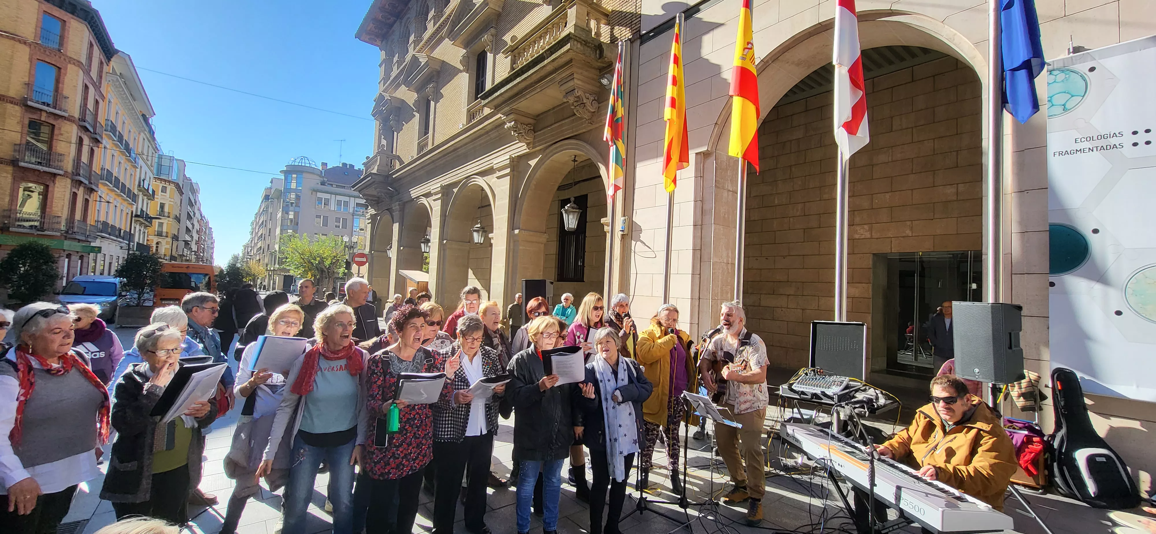 Actuación del Coro de Arcadia y La Remós Band en la clausura de Diversario. Foto Mercedes Manterola