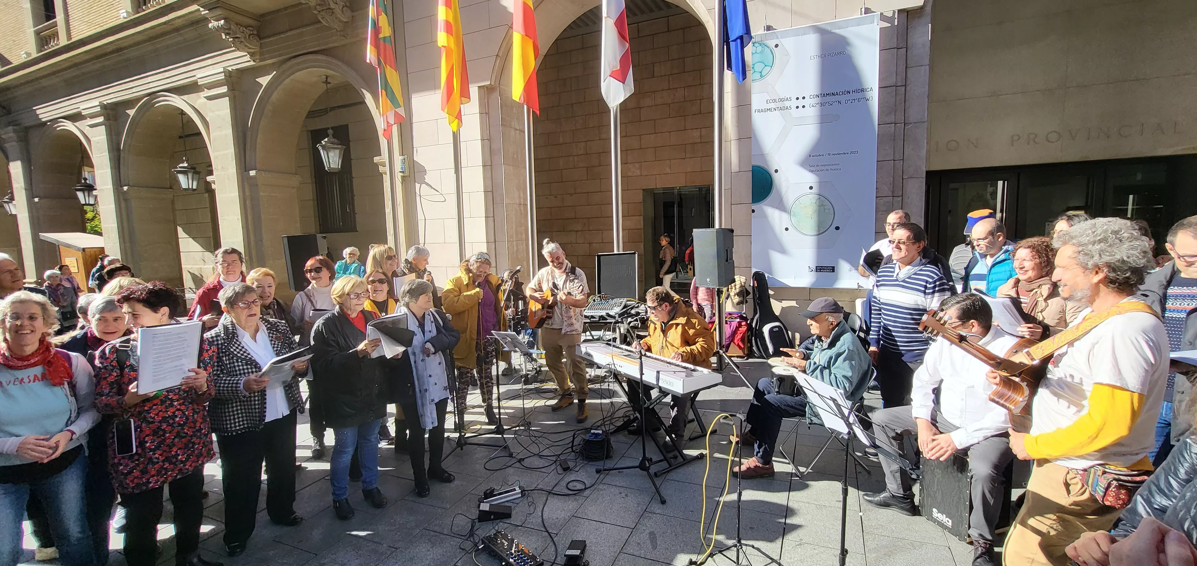 Actuación del Coro de Arcadia y La Remós Band en la clausura de Diversario. Foto Mercedes Manterola