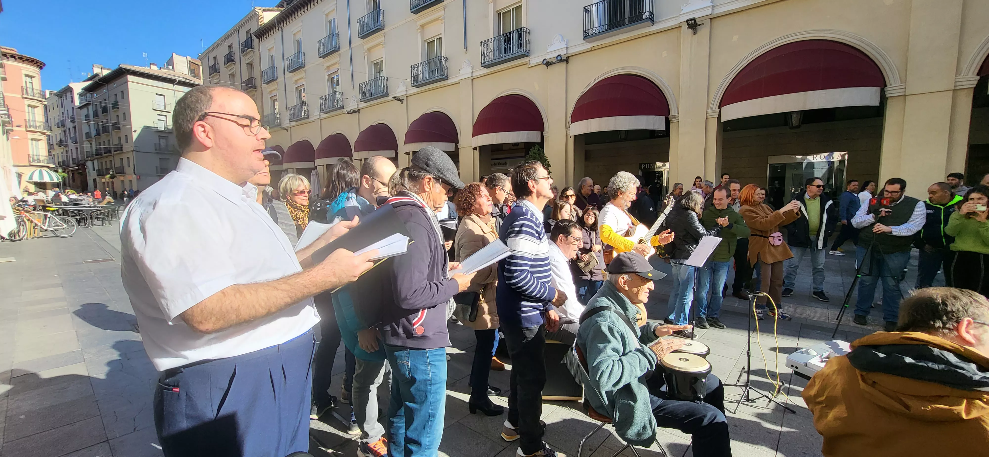 Actuación del Coro de Arcadia y La Remós Band en la clausura de Diversario. Foto Mercedes Manterola
