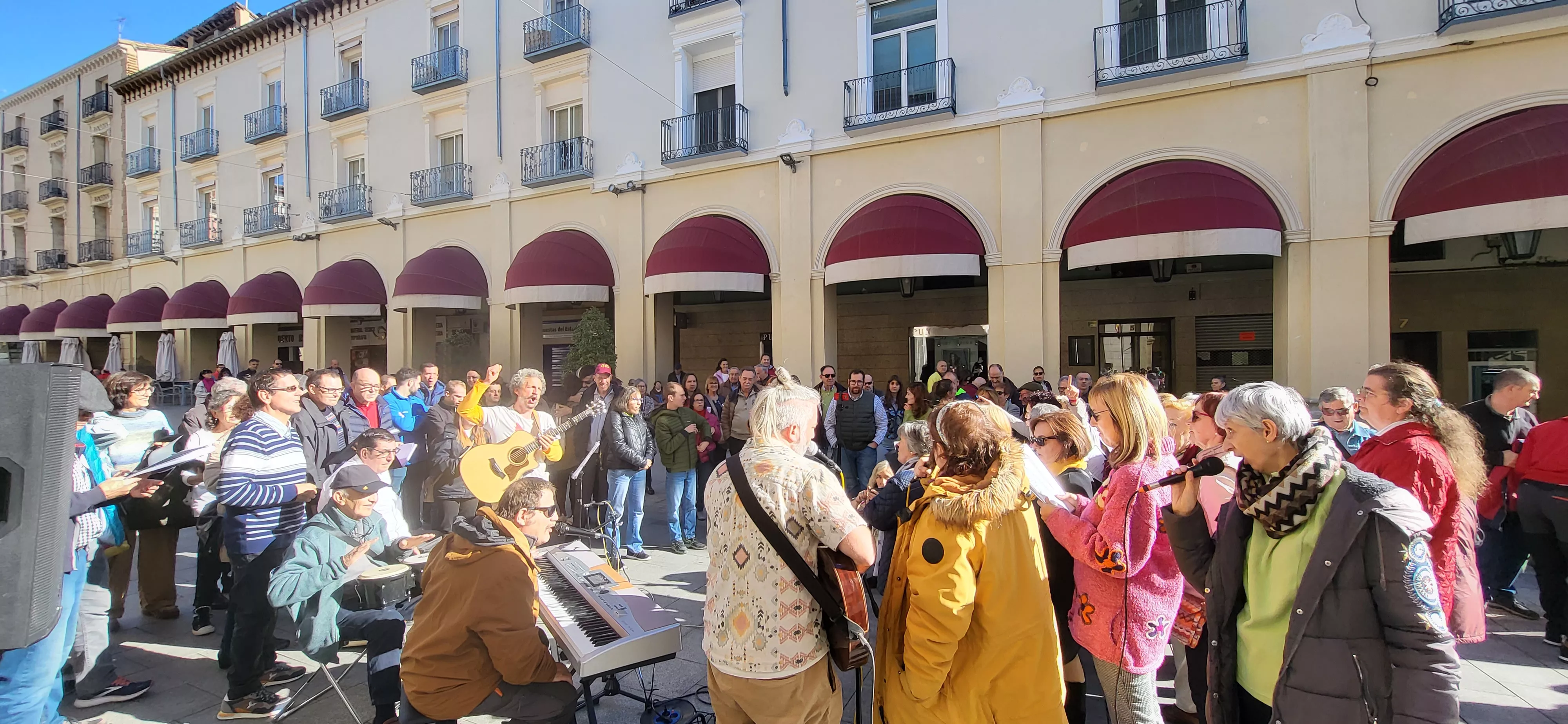 Actuación del Coro de Arcadia y La Remós Band en la clausura de Diversario. Foto Mercedes Manterola