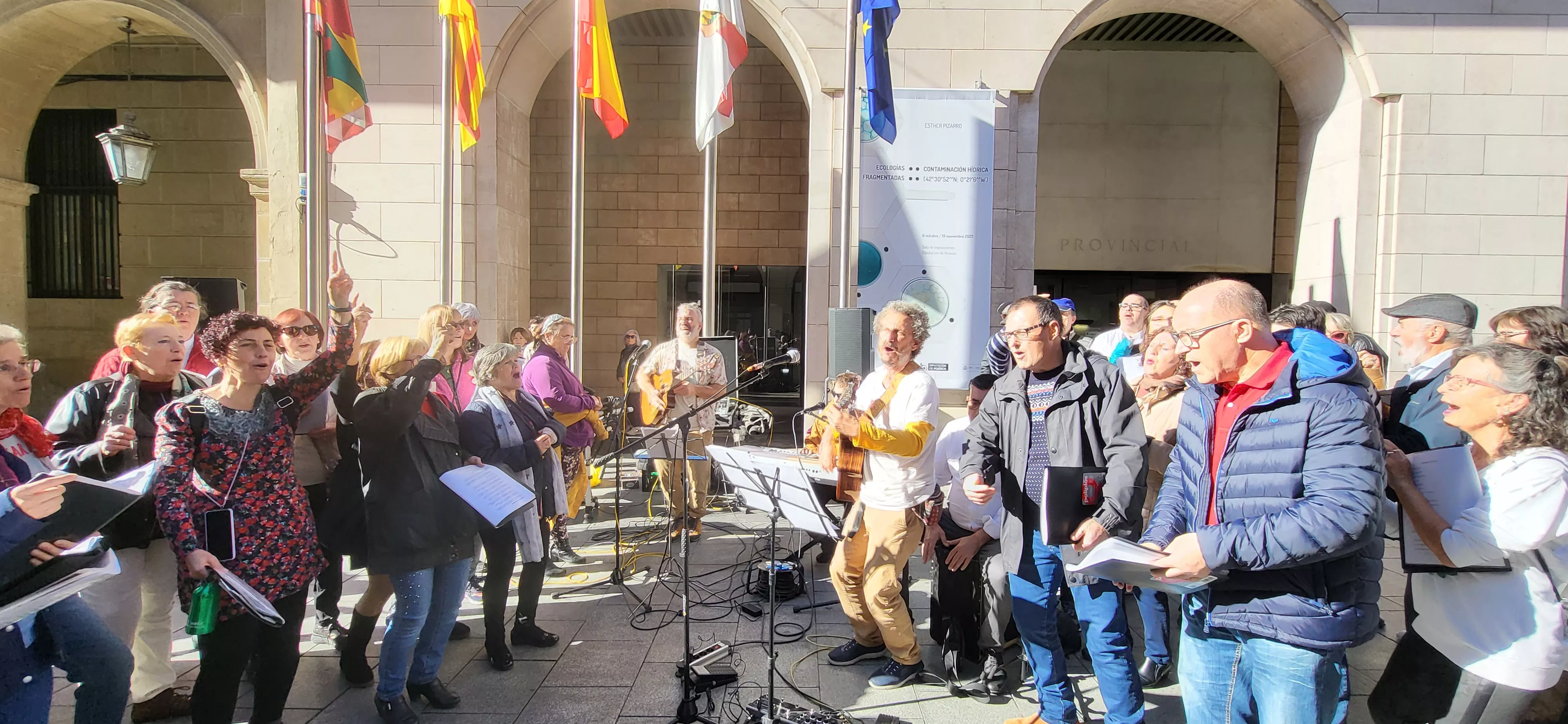Actuación del Coro de Arcadia y La Remós Band en la clausura de Diversario. Foto Mercedes Manterola