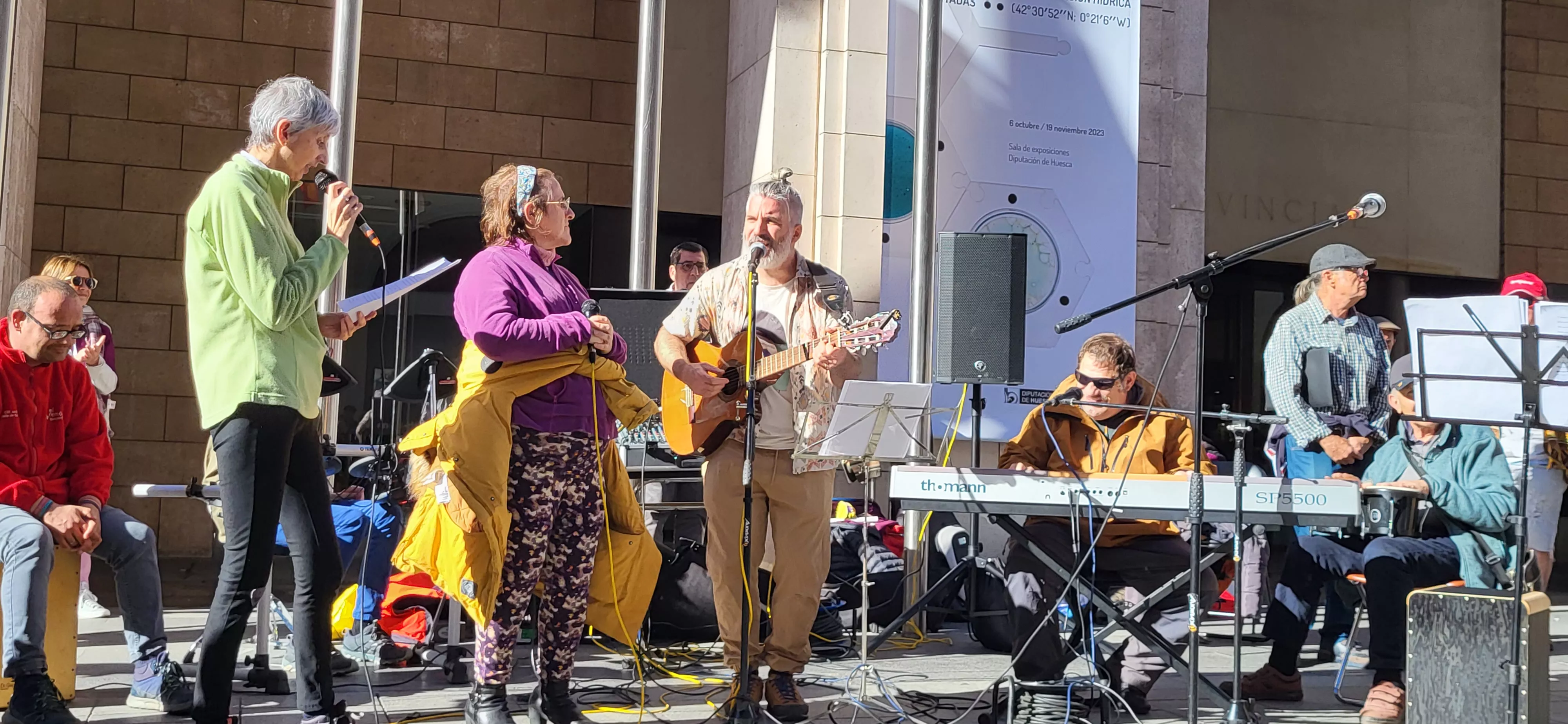 Actuación del Coro de Arcadia y La Remós Band en la clausura de Diversario. Foto Mercedes Manterola
