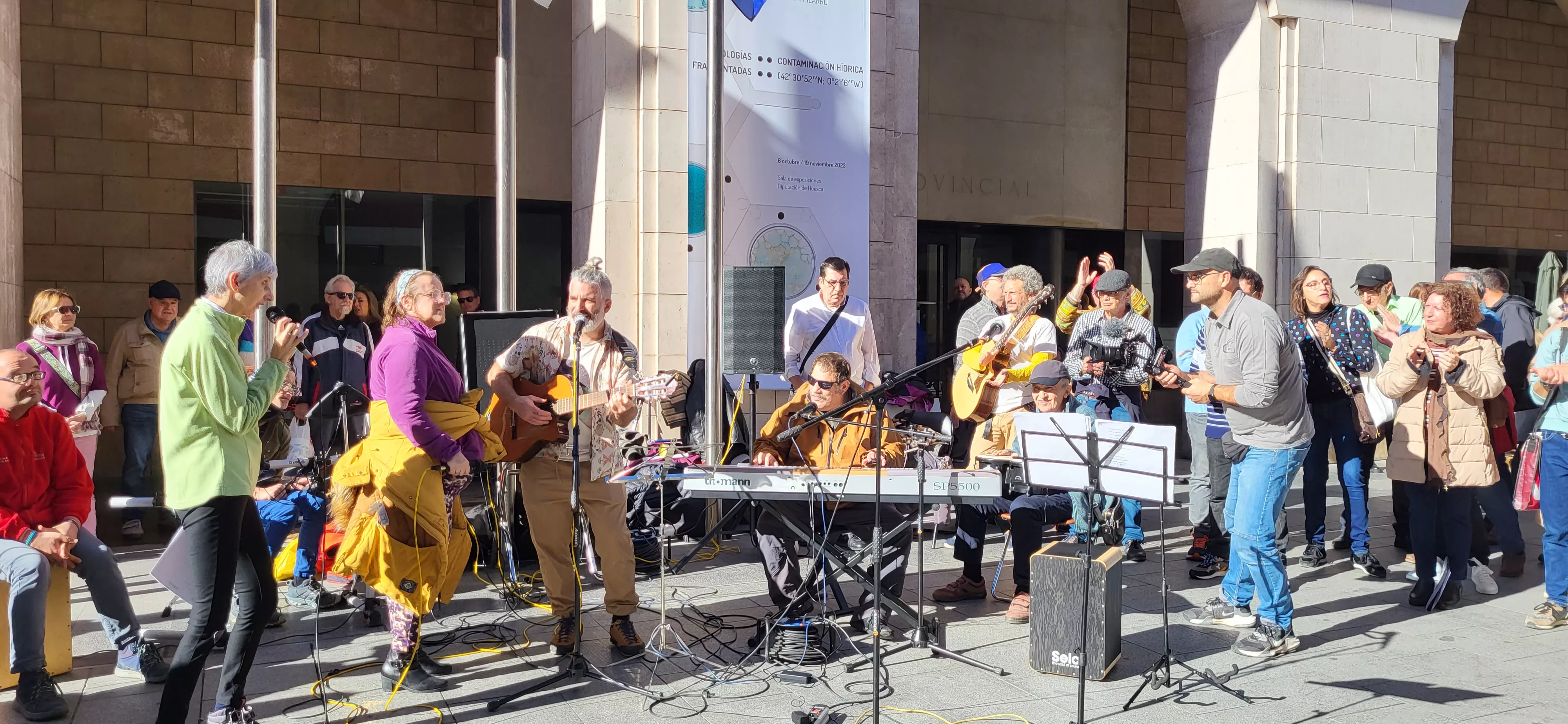 Actuación del Coro de Arcadia y La Remós Band en la clausura de Diversario. Foto Mercedes Manterola