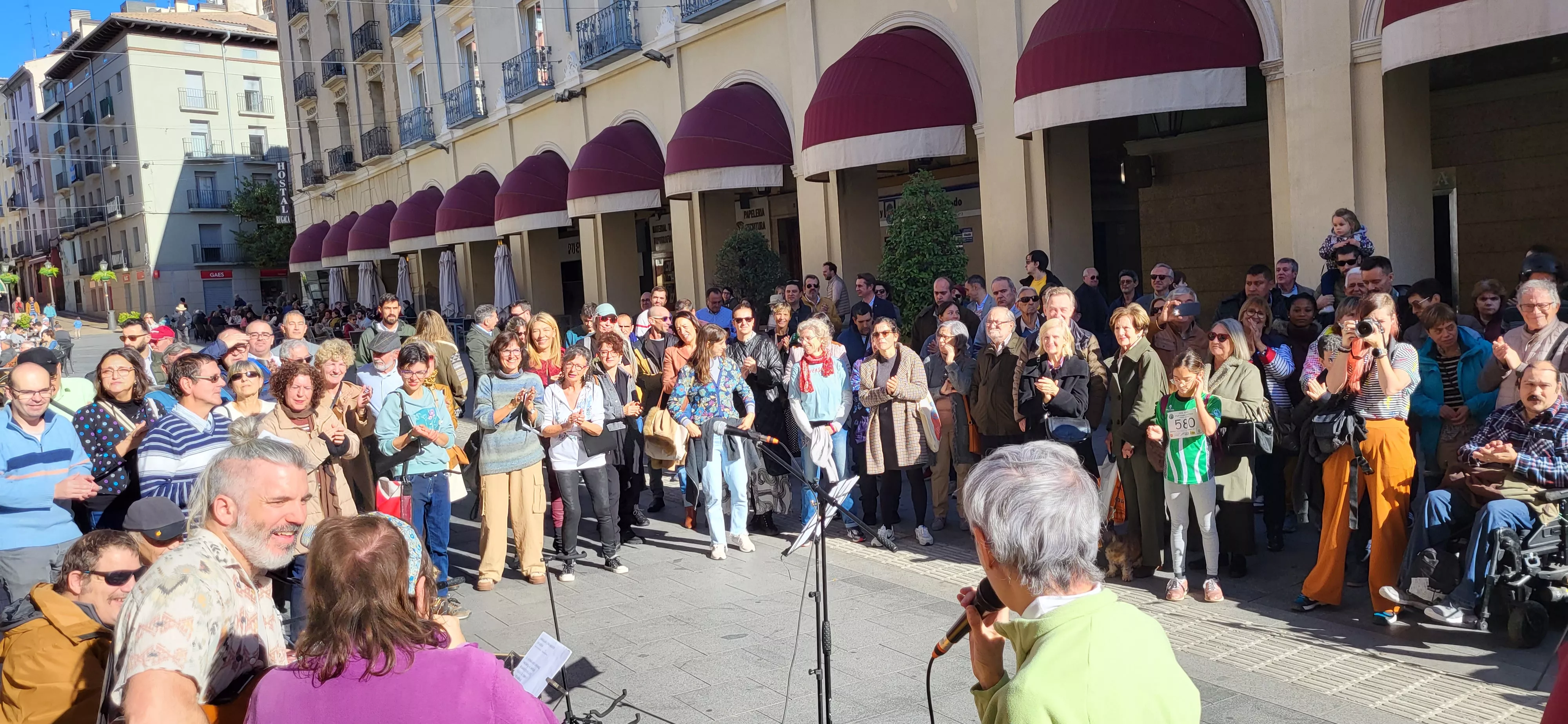 Actuación del Coro de Arcadia y La Remós Band en la clausura de Diversario. Foto Mercedes Manterola