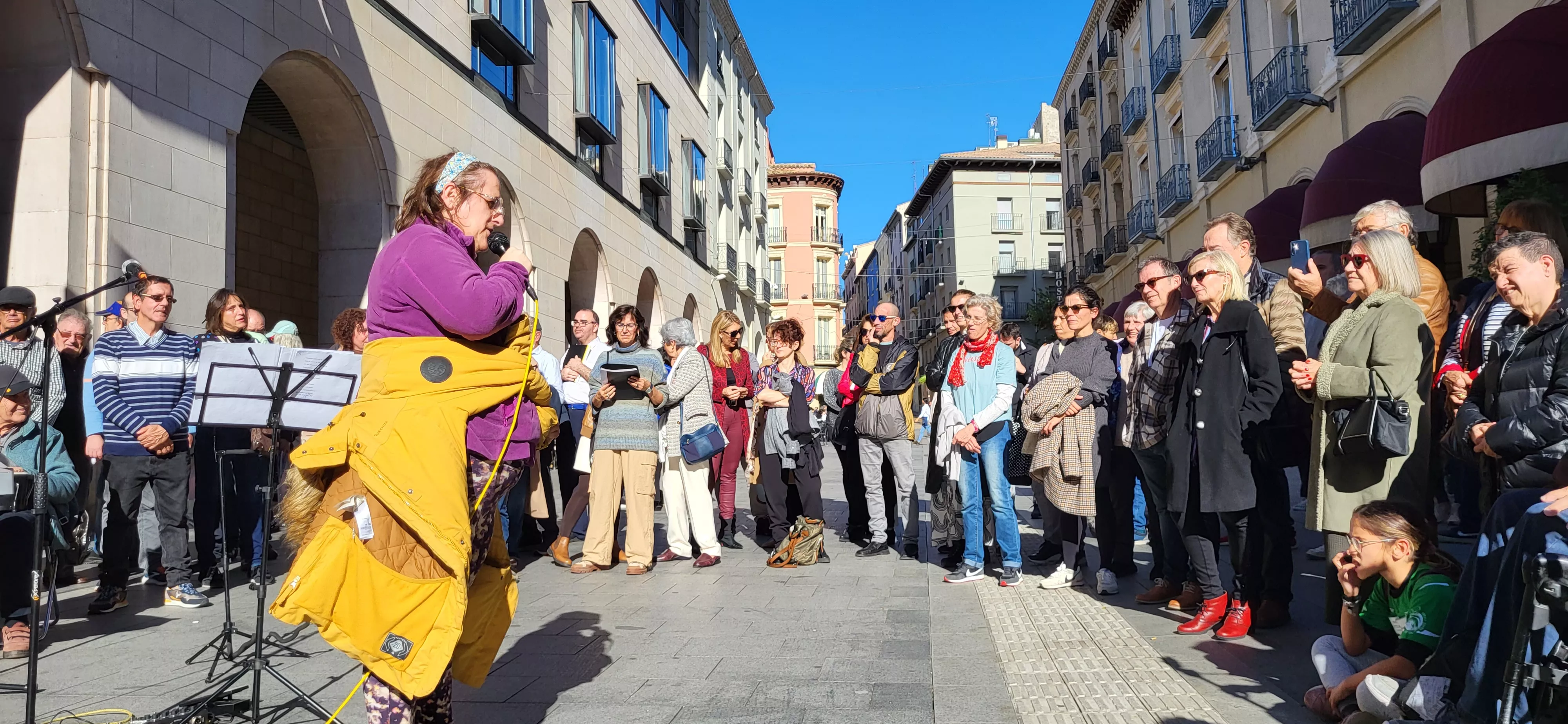 Actuación del Coro de Arcadia y La Remós Band en la clausura de Diversario. Foto Mercedes Manterola