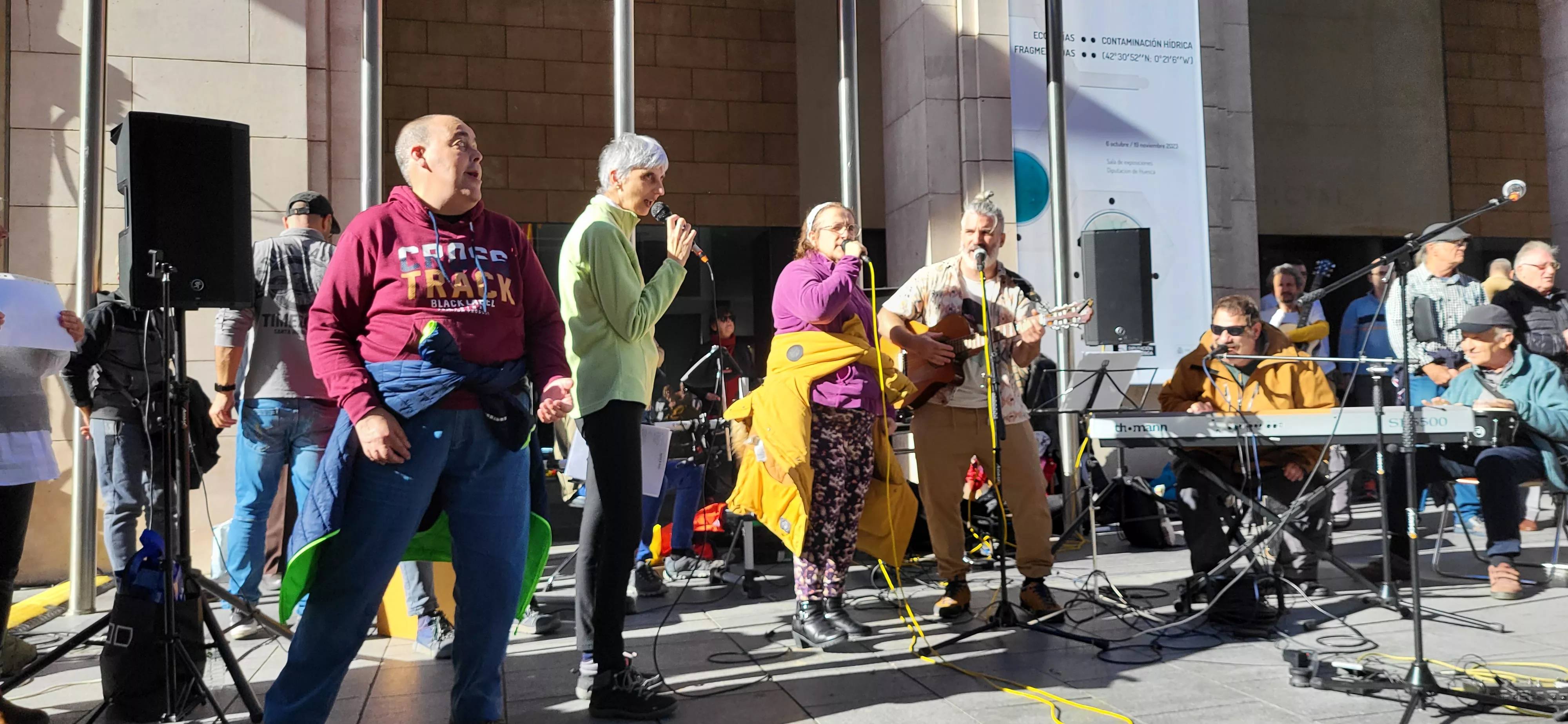 Actuación del Coro de Arcadia y La Remós Band en la clausura de Diversario. Foto Mercedes Manterola