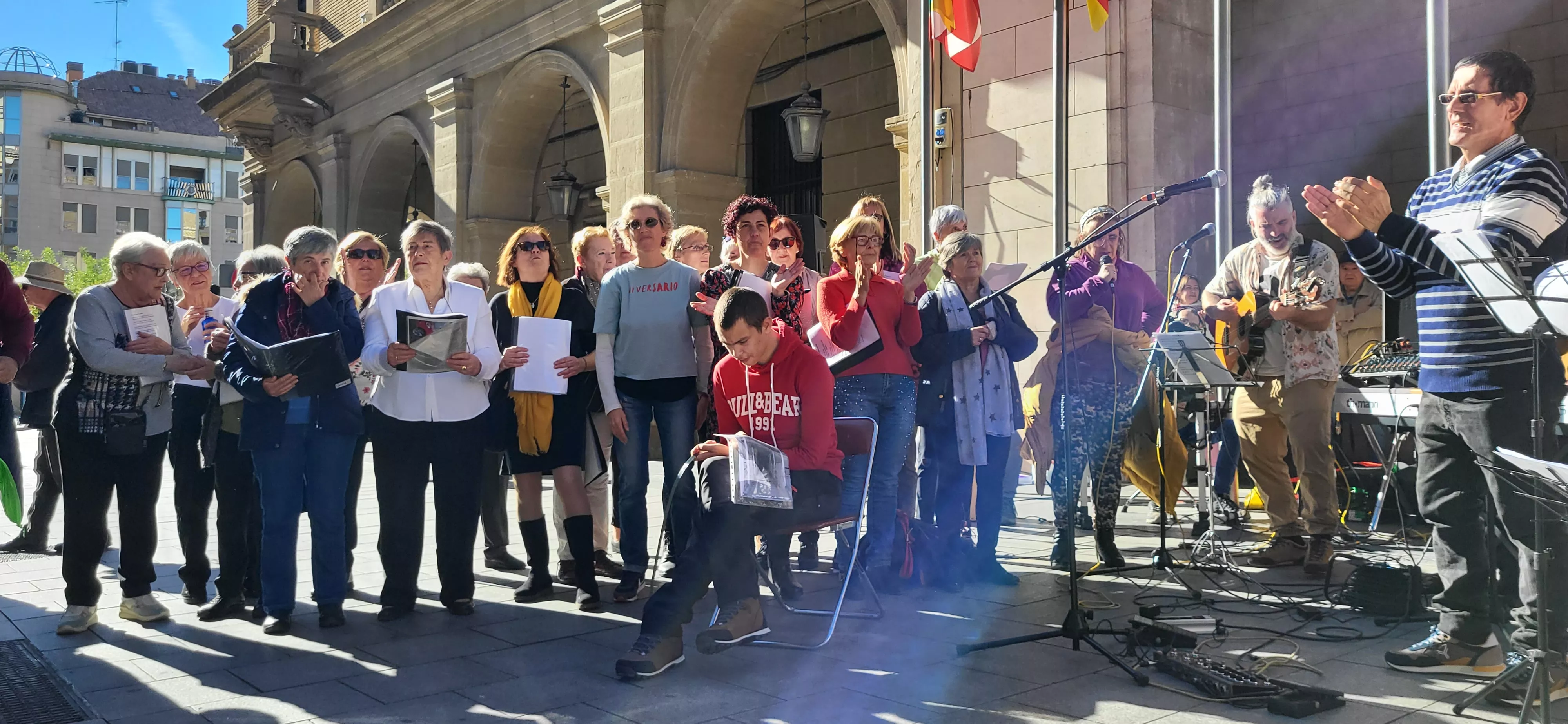 Actuación del Coro de Arcadia y La Remós Band en la clausura de Diversario. Foto Mercedes Manterola