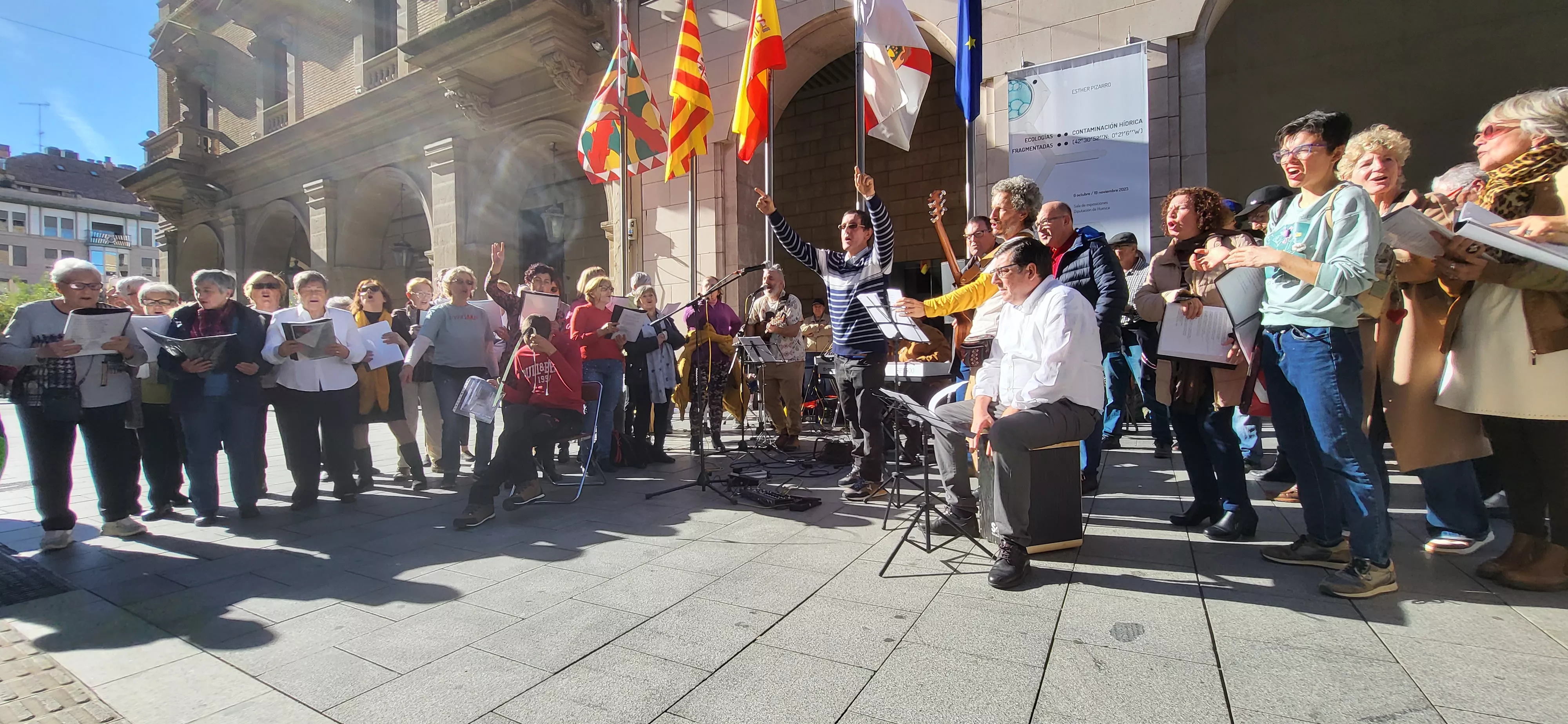 Actuación del Coro de Arcadia y La Remós Band en la clausura de Diversario. Foto Mercedes Manterola