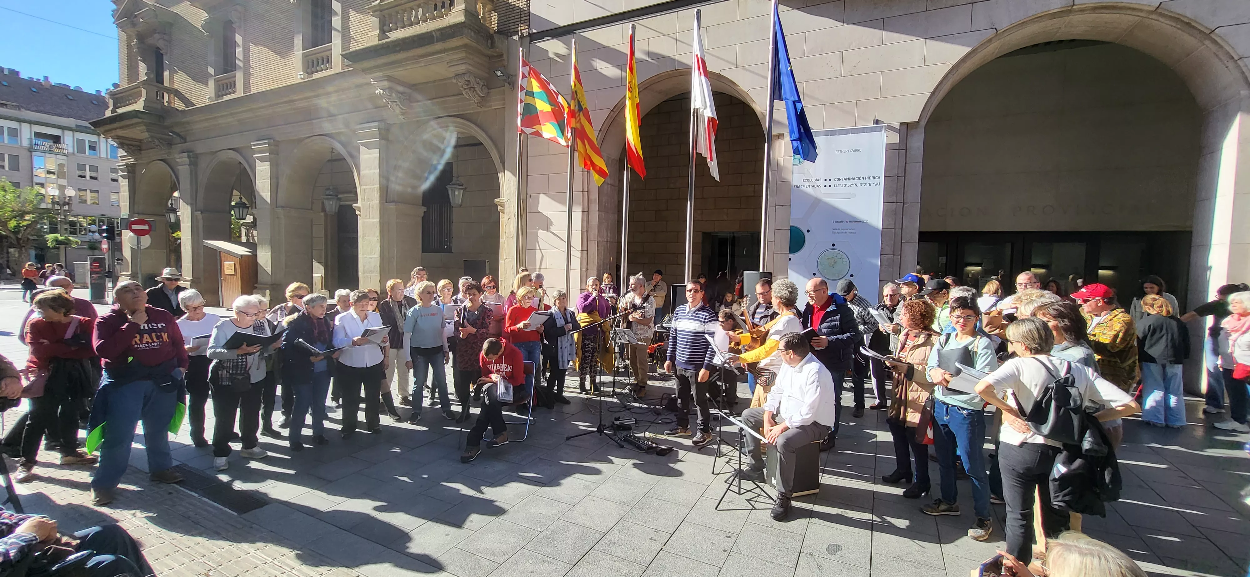 Actuación del Coro de Arcadia y La Remós Band en la clausura de Diversario. Foto Mercedes Manterola