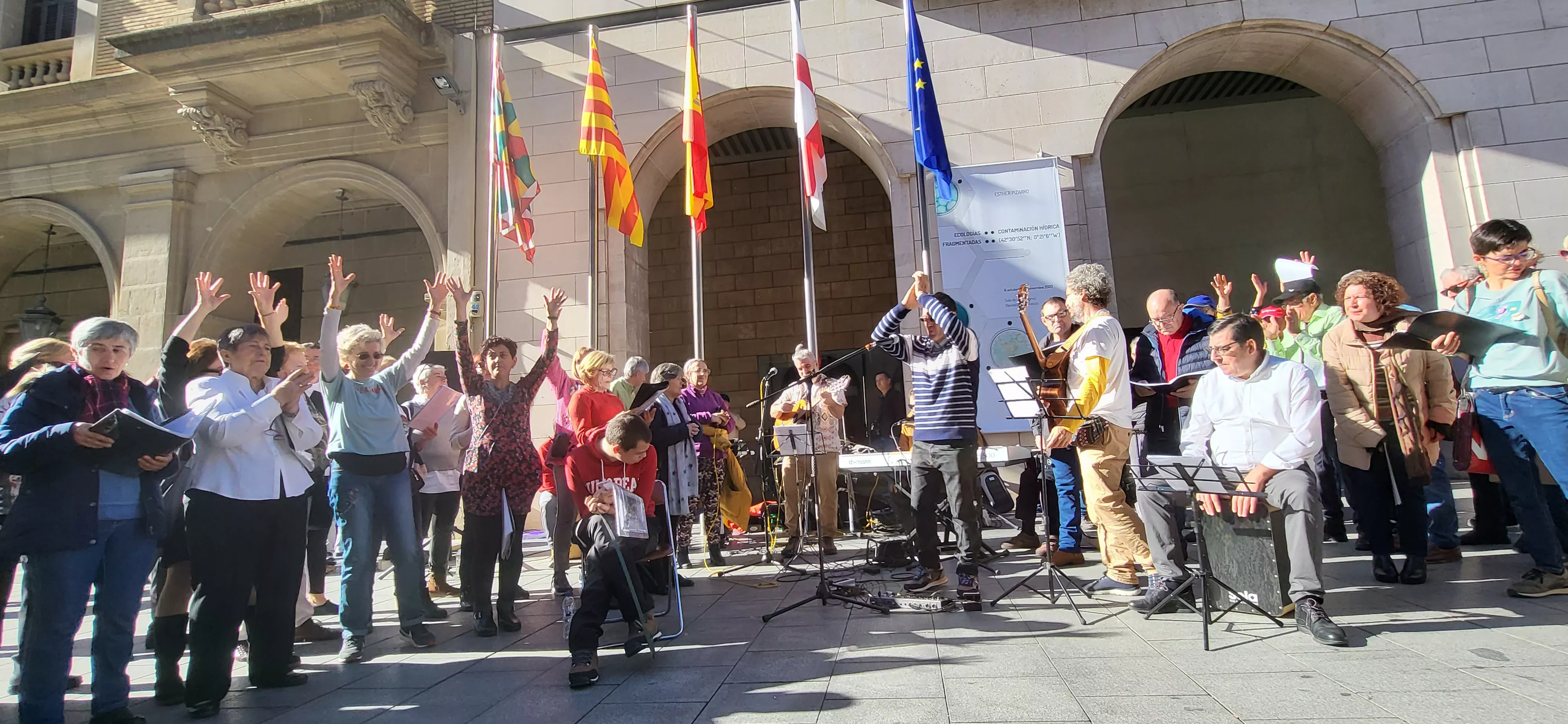 Actuación del Coro de Arcadia y La Remós Band en la clausura de Diversario. Foto Mercedes Manterola