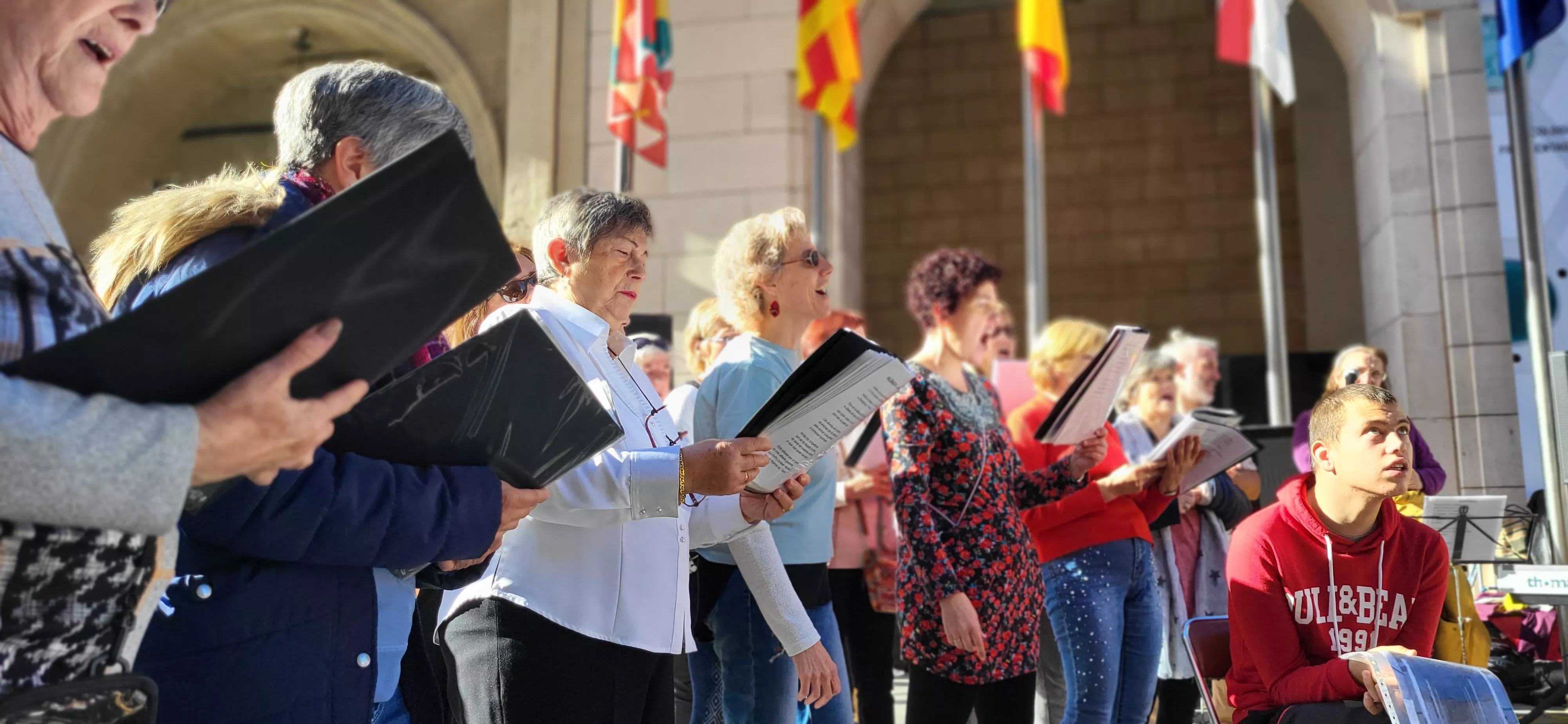 Actuación del Coro de Arcadia y La Remós Band en la clausura de Diversario. Foto Mercedes Manterola