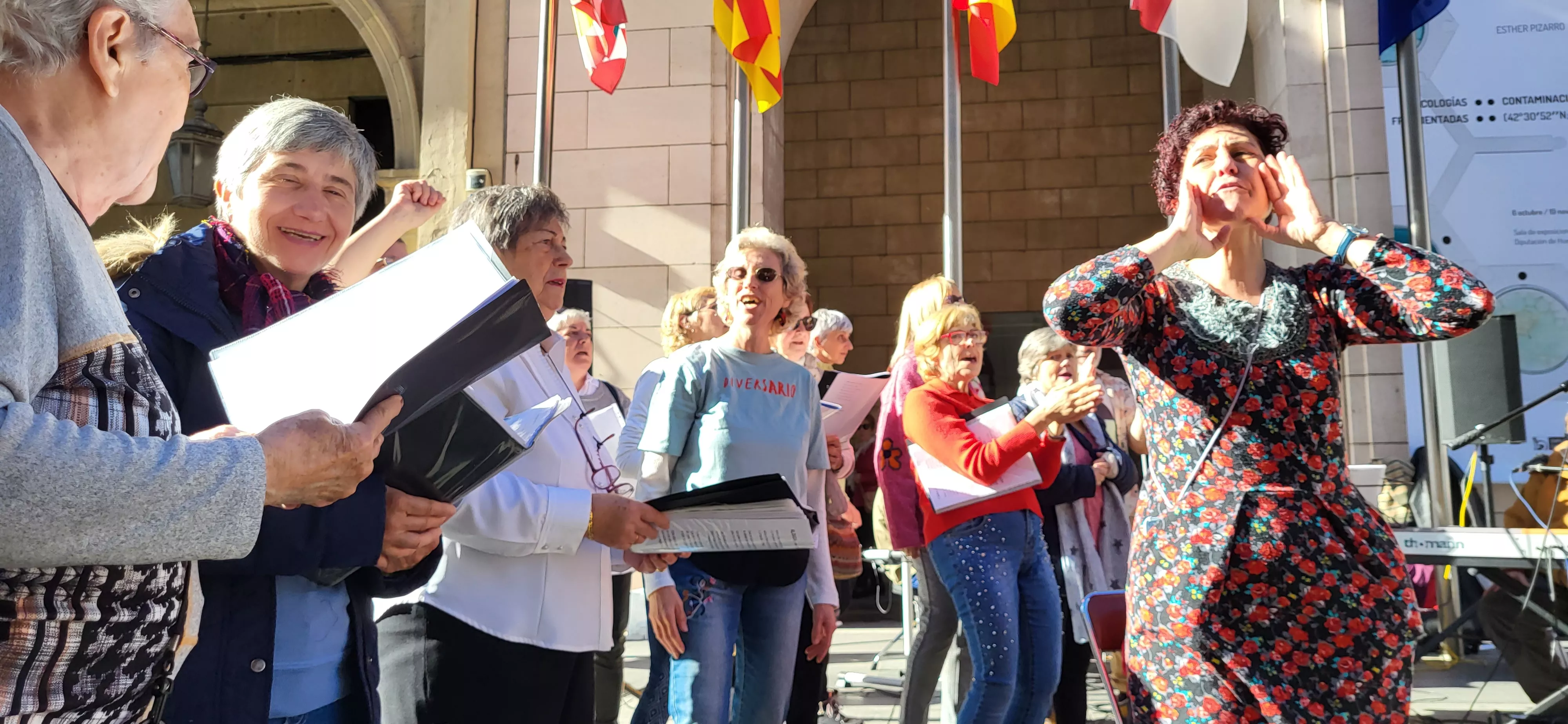 Actuación del Coro de Arcadia y La Remós Band en la clausura de Diversario. Foto Mercedes Manterola