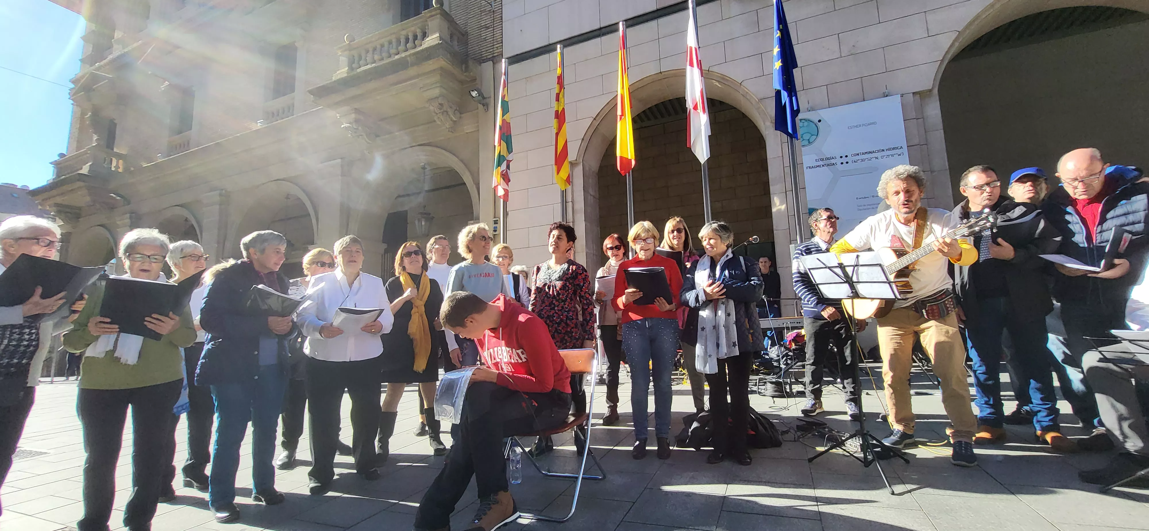 Actuación del Coro de Arcadia y La Remós Band en la clausura de Diversario. Foto Mercedes Manterola