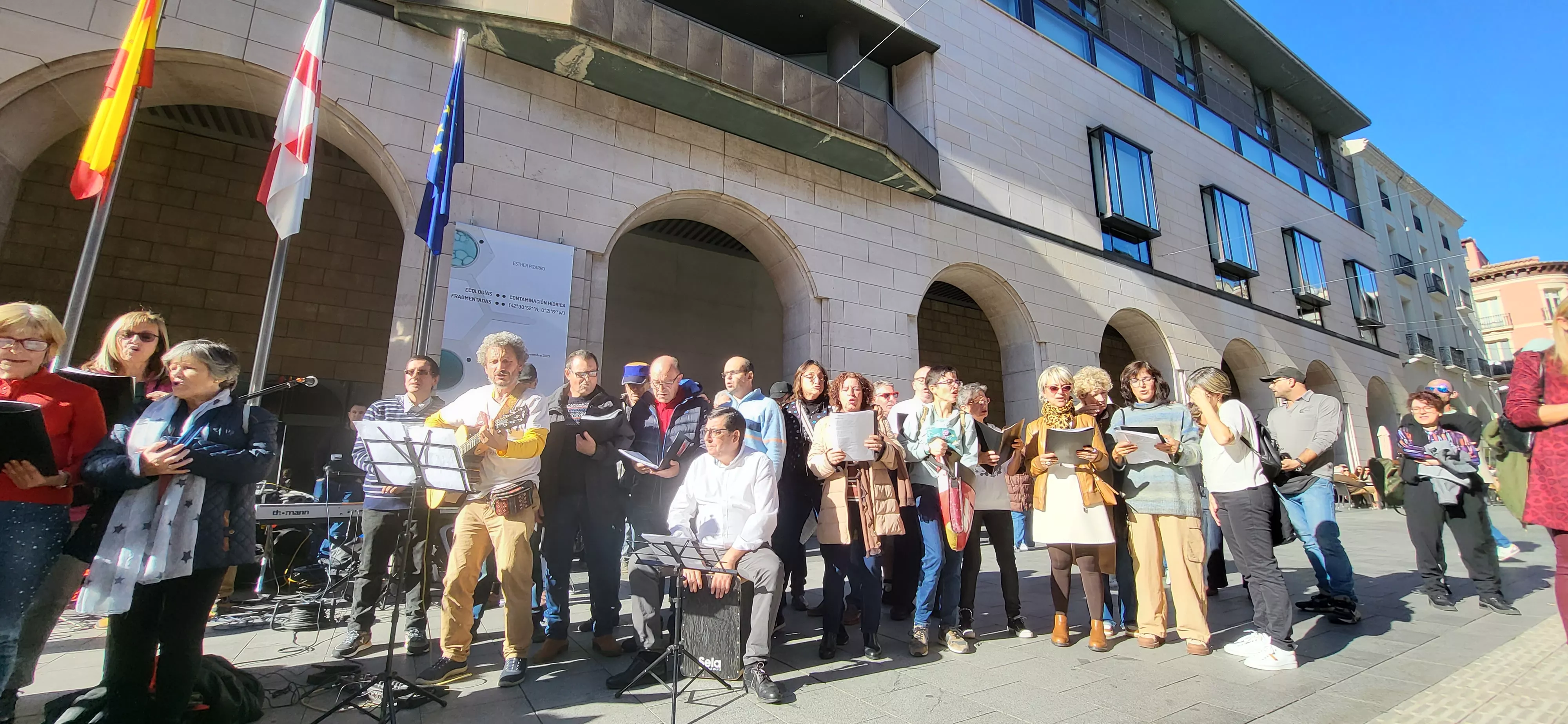 Actuación del Coro de Arcadia y La Remós Band en la clausura de Diversario. Foto Mercedes Manterola